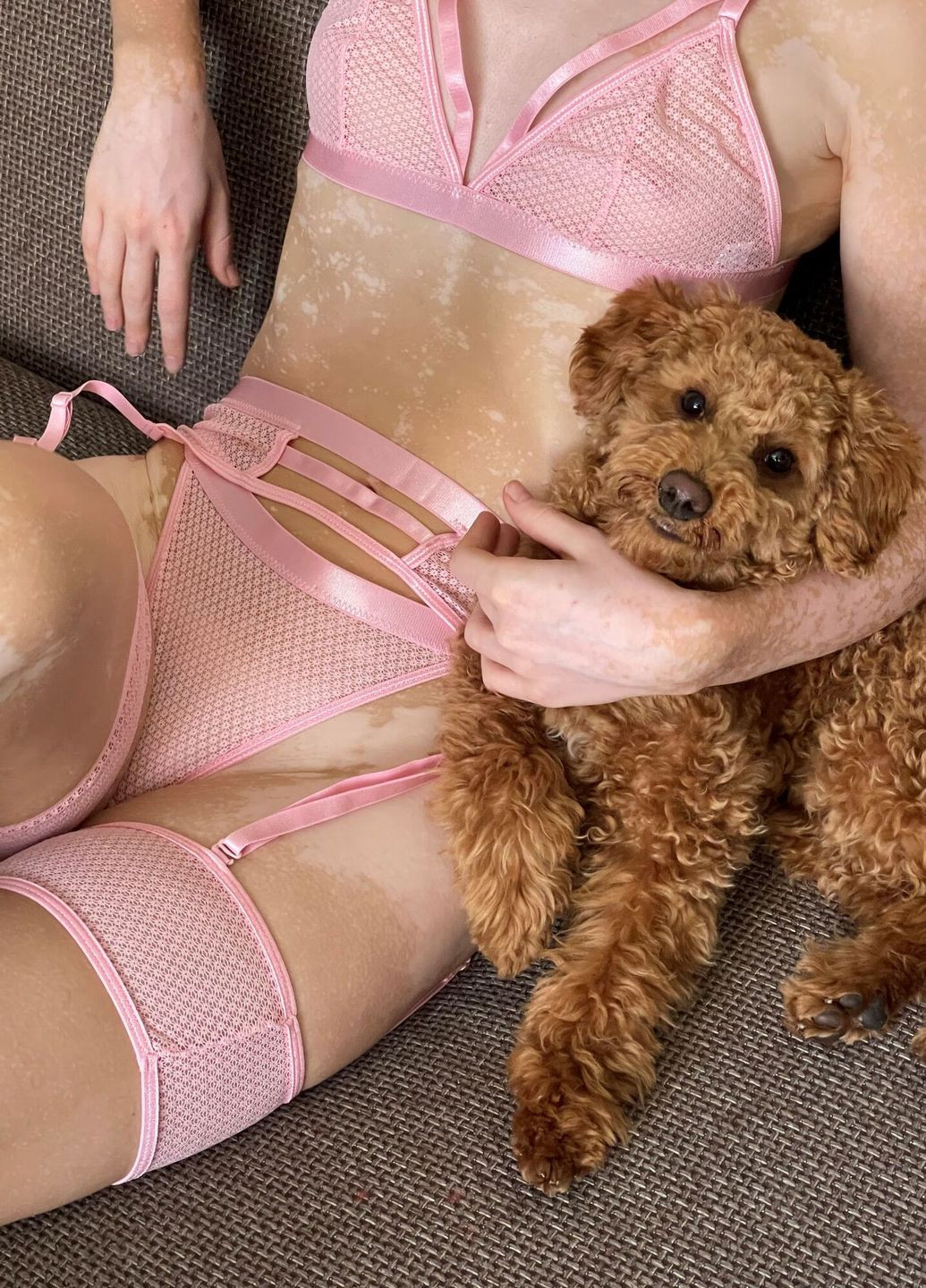 Світло-рожевий демісезонний сексуальний комплект білизни playboy пояс гартери сіточка Veronica