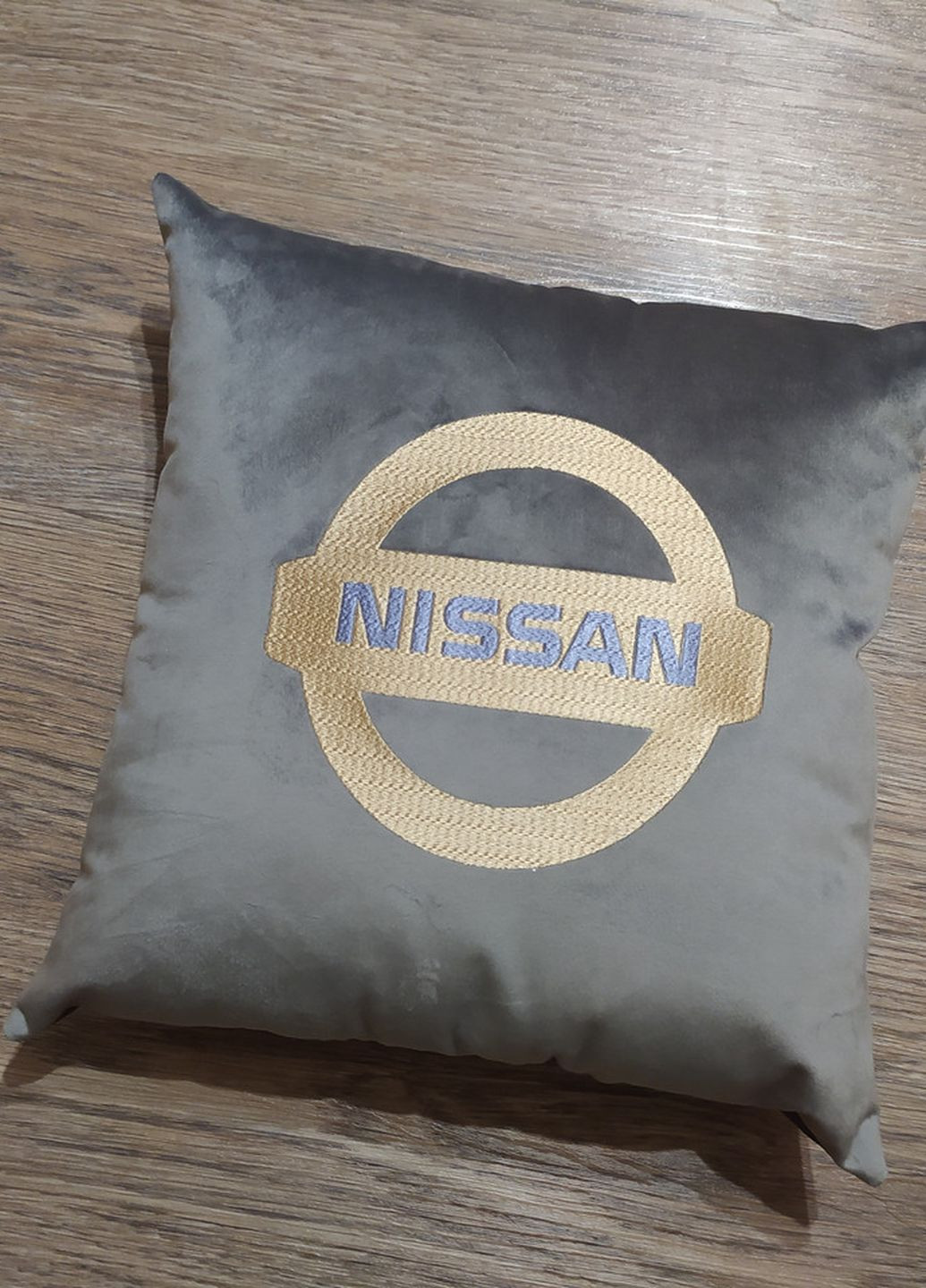 Авто Подушка з вишивкою логотипу марки (02222) No Brand nissan (269803185)