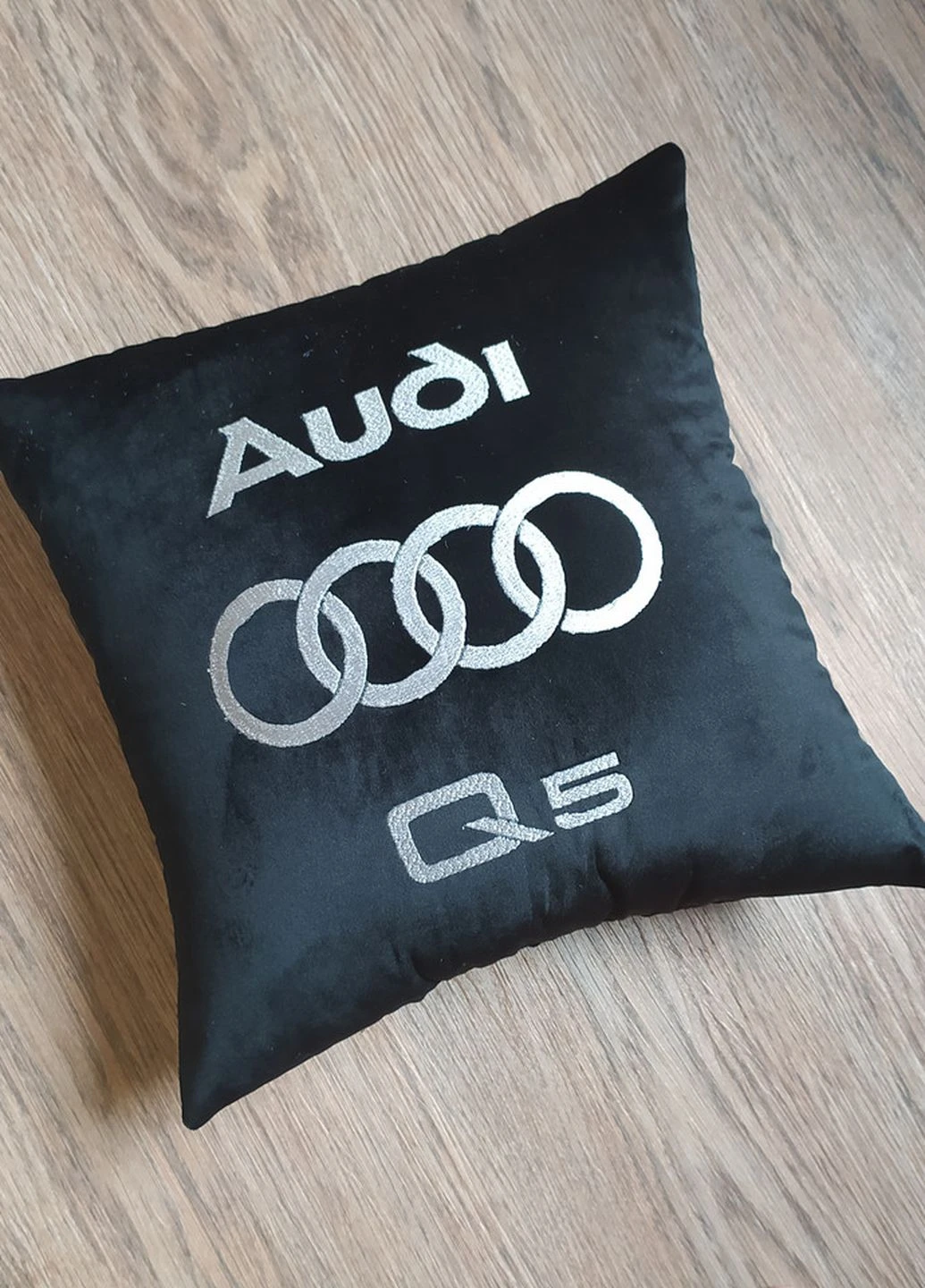 Авто Подушка з вишивкою логотипу марки (00052) No Brand Audi (269803143)