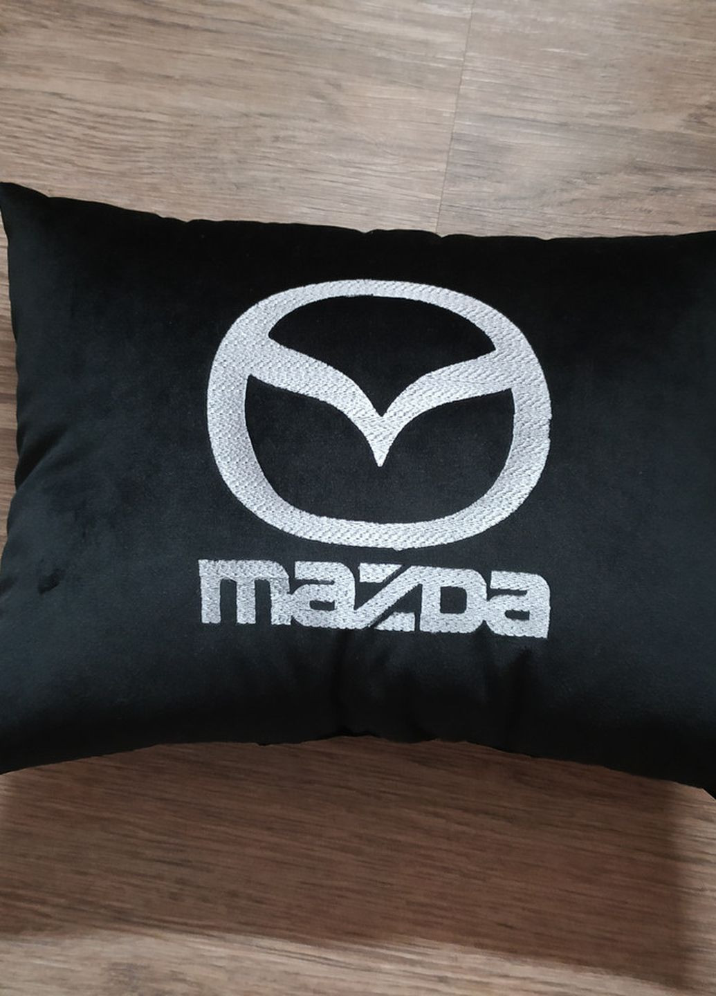 Авто Подушка c вышивкой логотипа марки (01408) No Brand mazda (269803099)