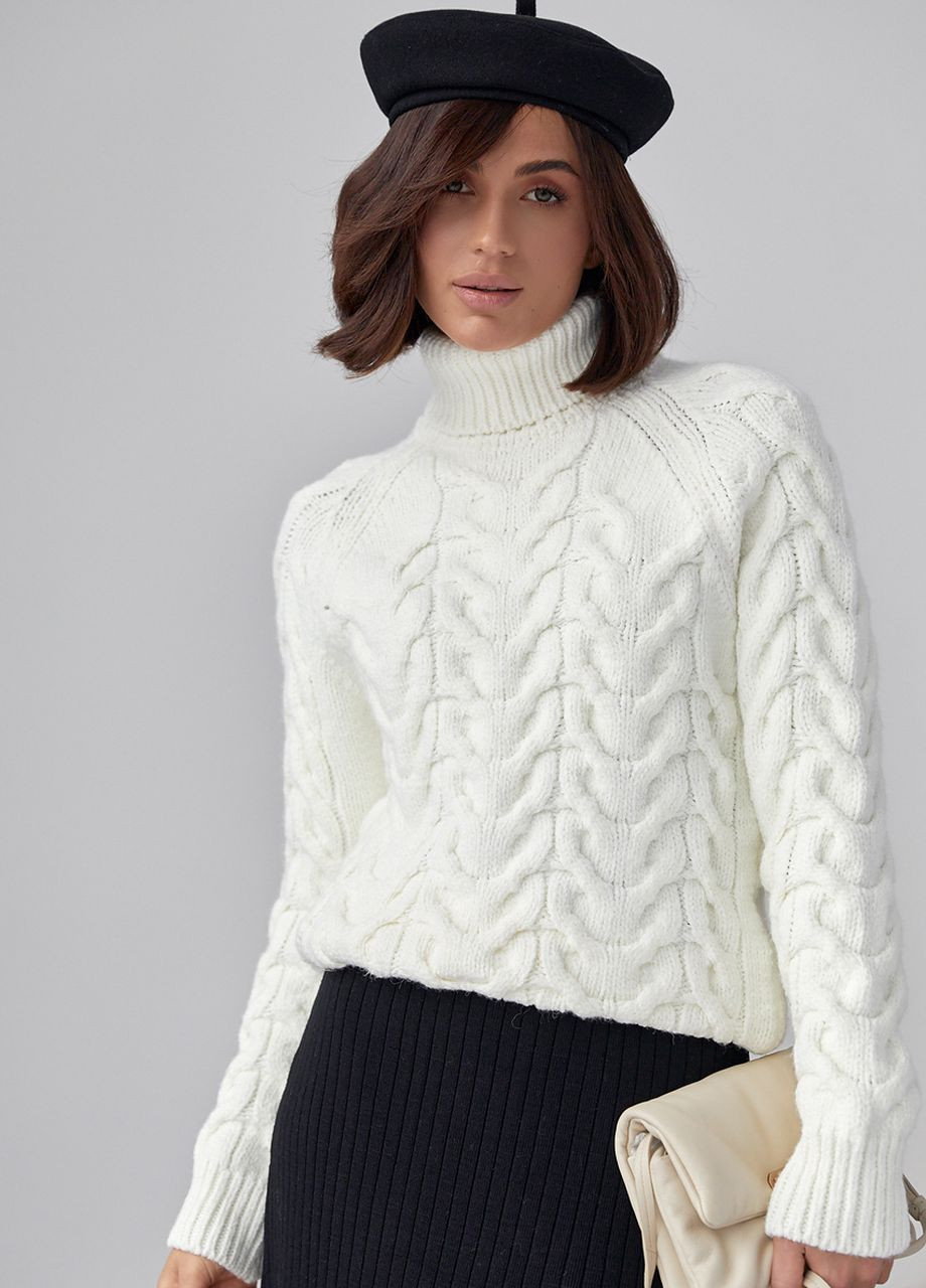Молочный зимний женский свитер из крупной вязки в косичку Lurex