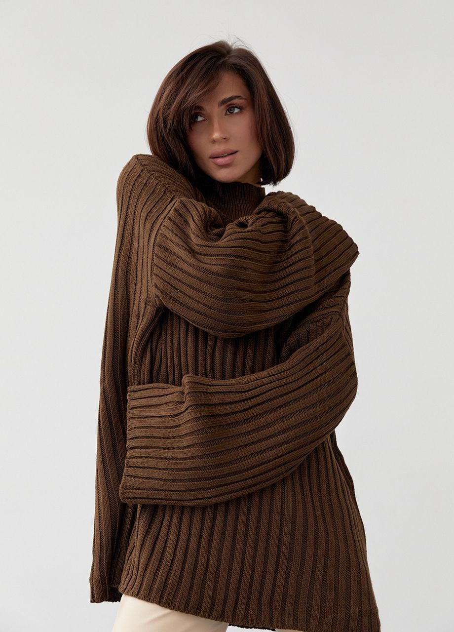 Темно-коричневий зимовий жіночий в'язаний светр oversize в рубчик Lurex