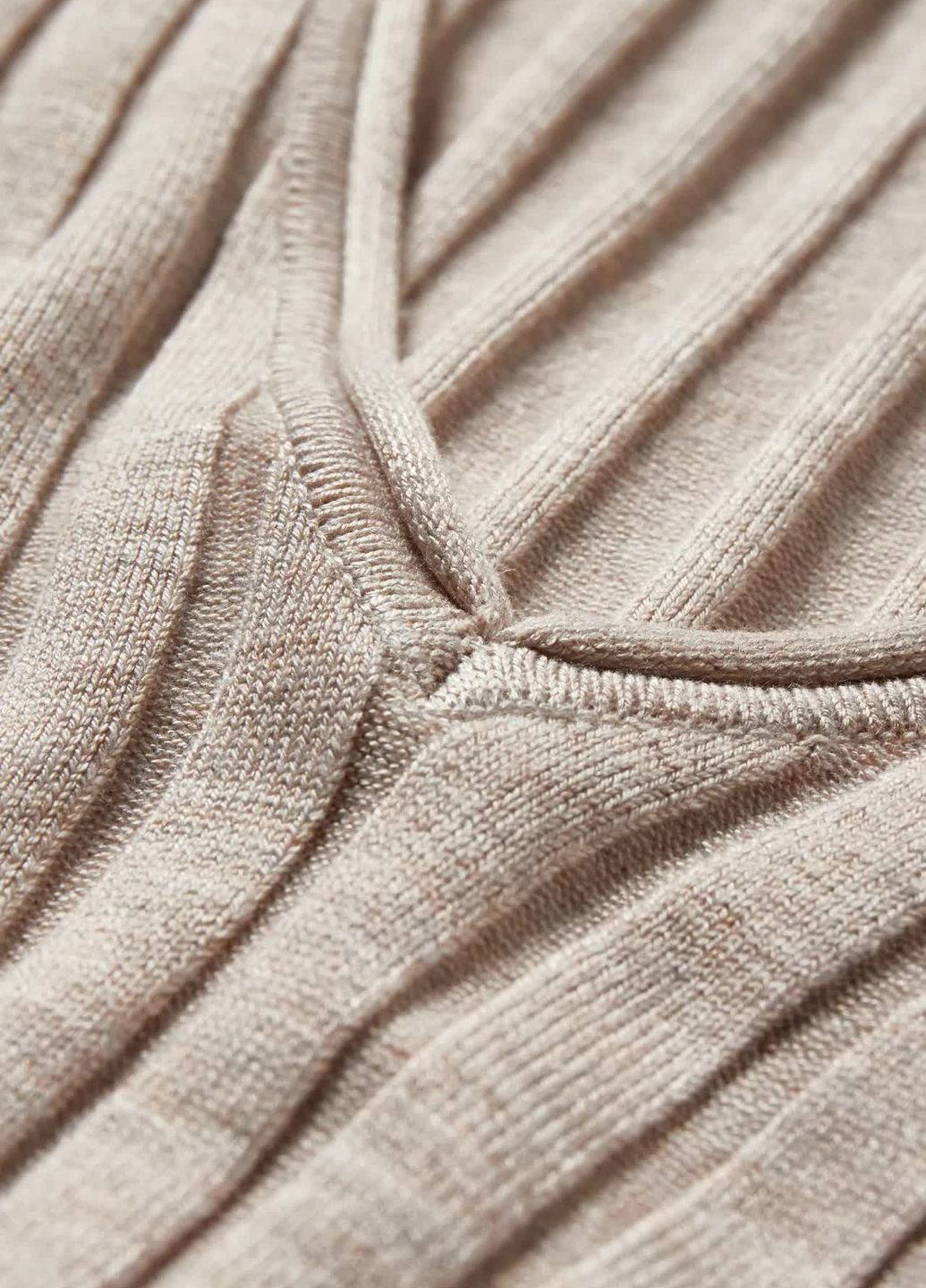 Бежевий демісезонний пуловер у рубчик C&A