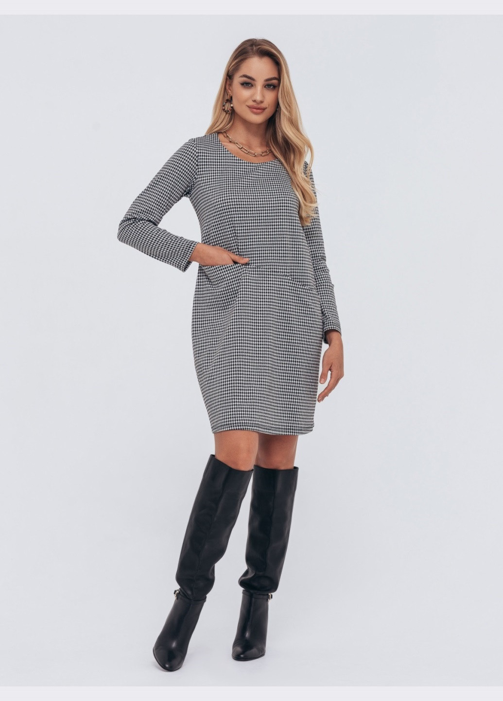 Черное чёрное платье с мелким принтом и карманами Dressa