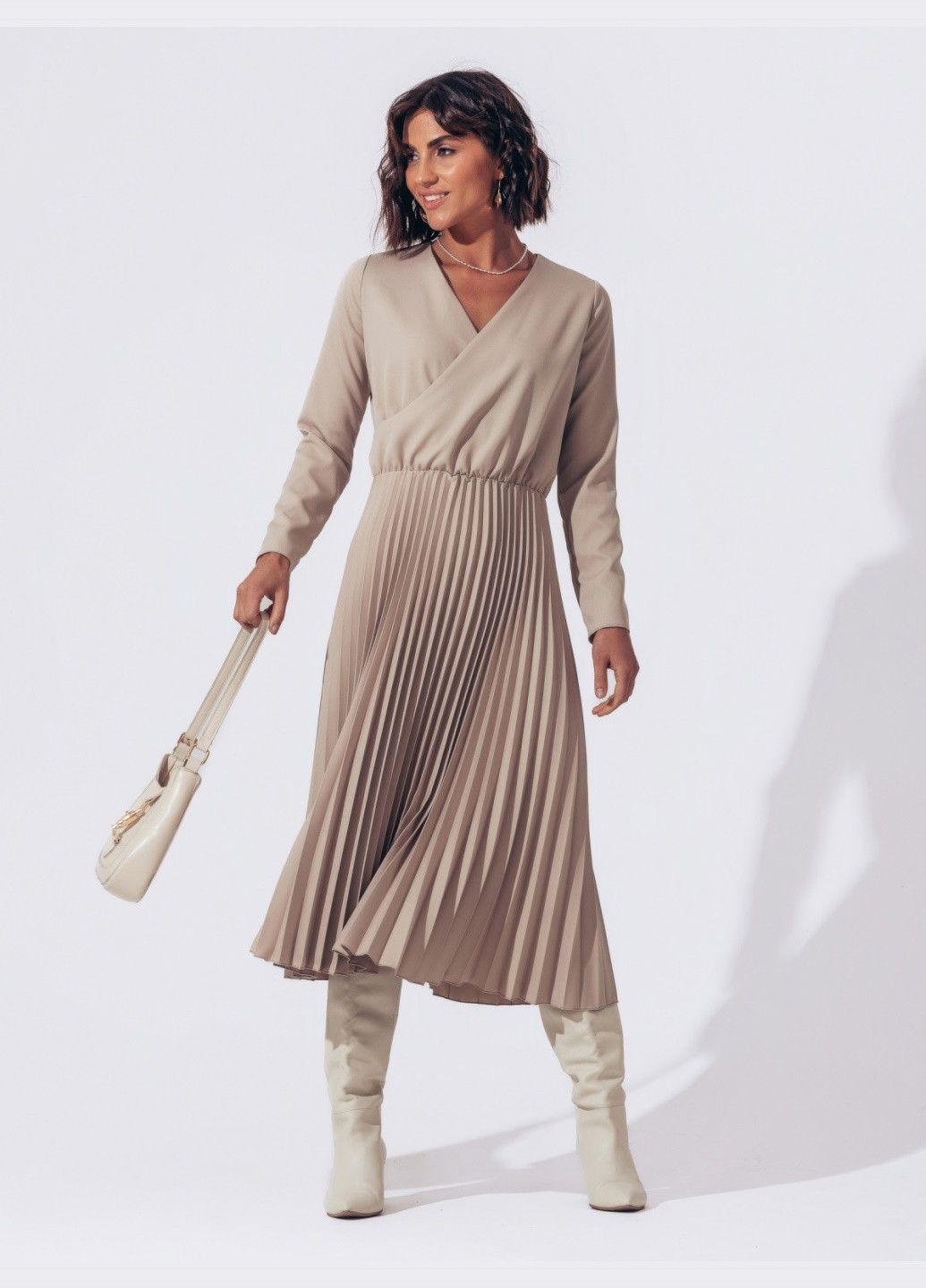 Бежевое платье-миди бежевого цвета с юбкой гофре Dressa