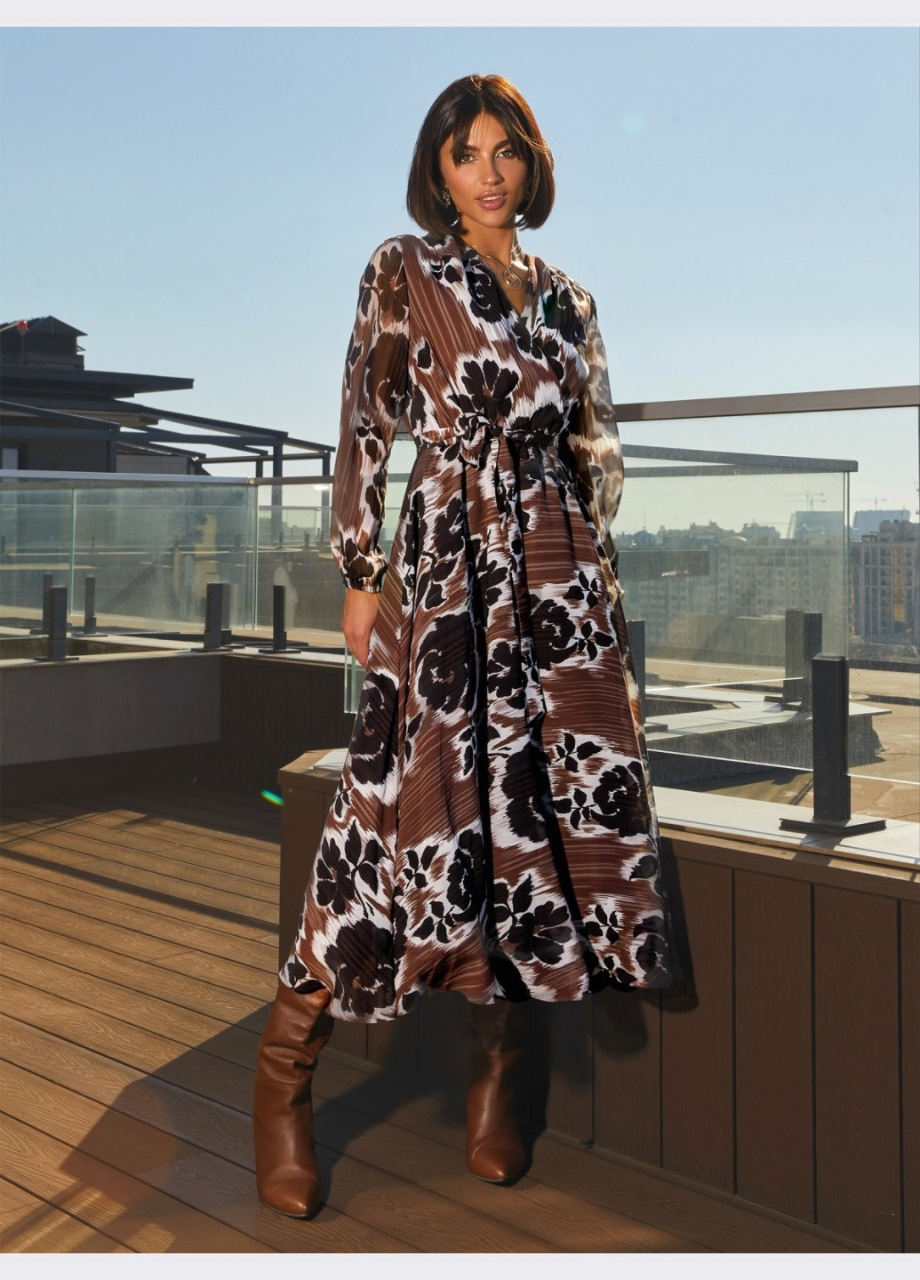 Коричневое платье коричневого цвета с принтом и юбкой-полусолнце Dressa