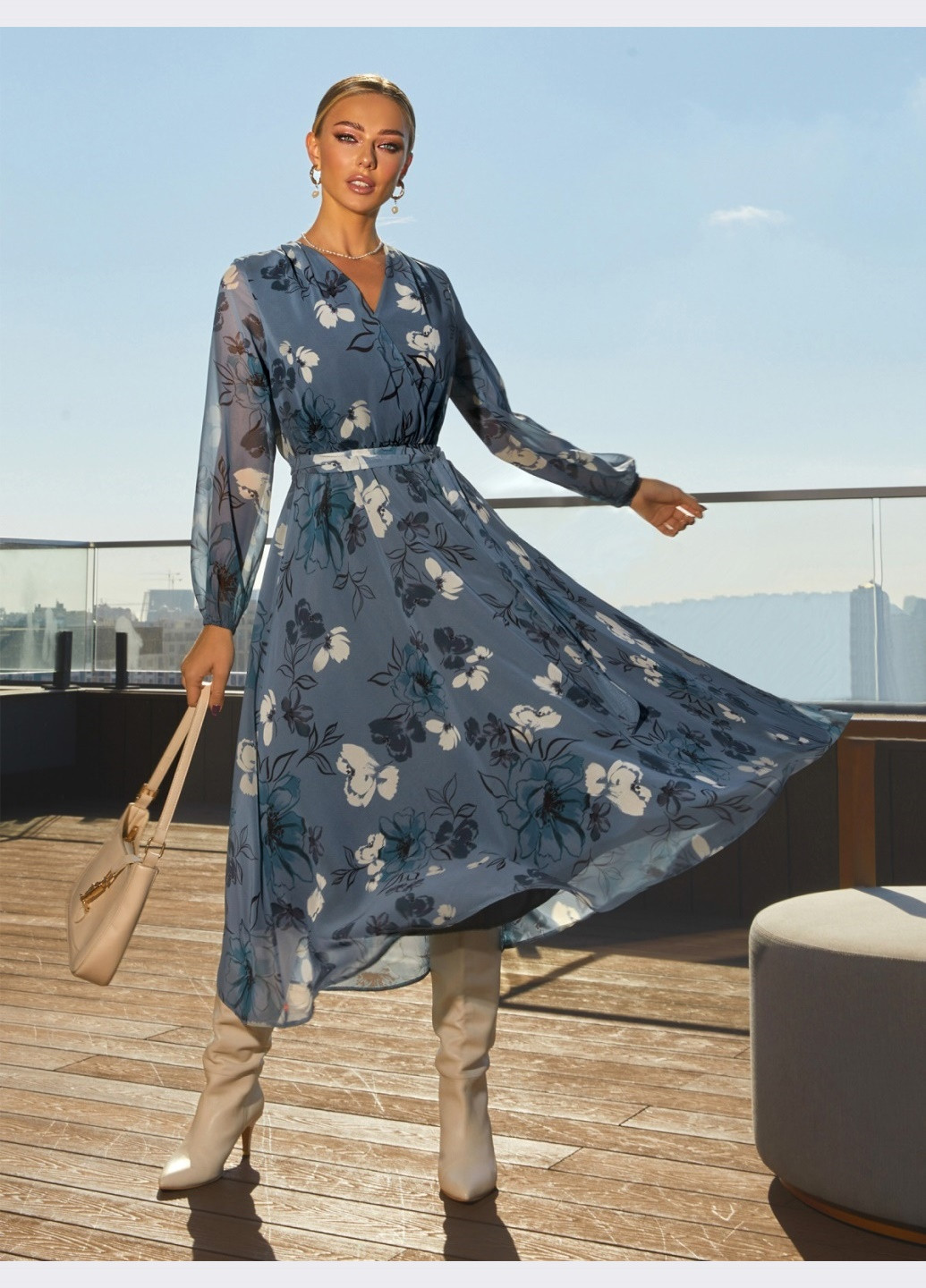 Серое платье серого цвета с принтом и юбкой-полусолнце Dressa