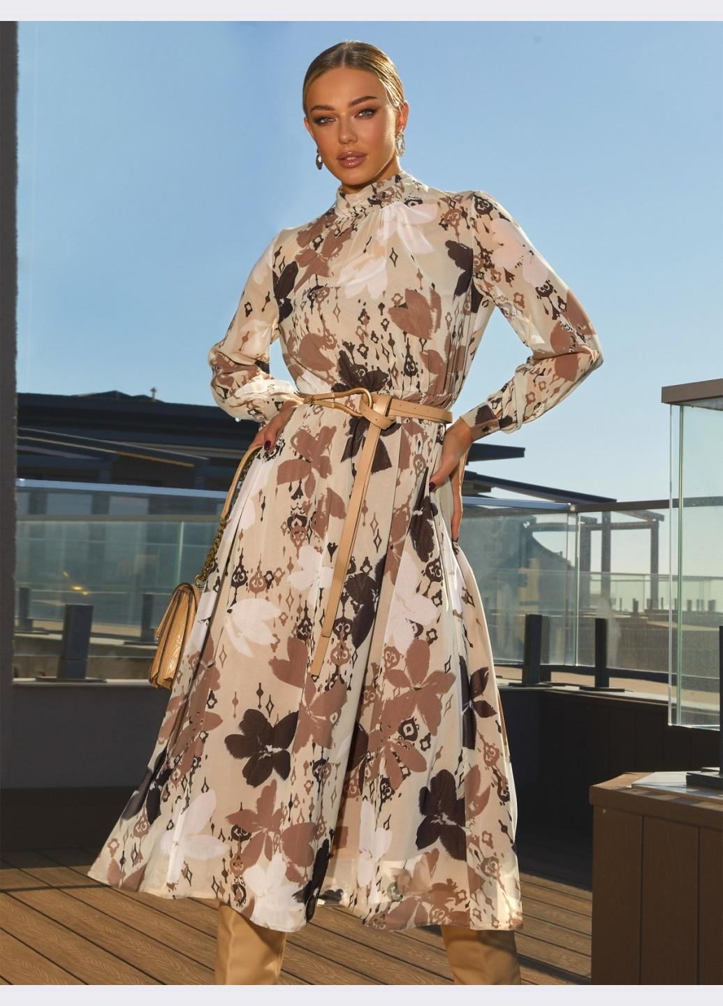 Бежева бежева сукня-кльош з квітковим принтом і коміром-стійкою Dressa