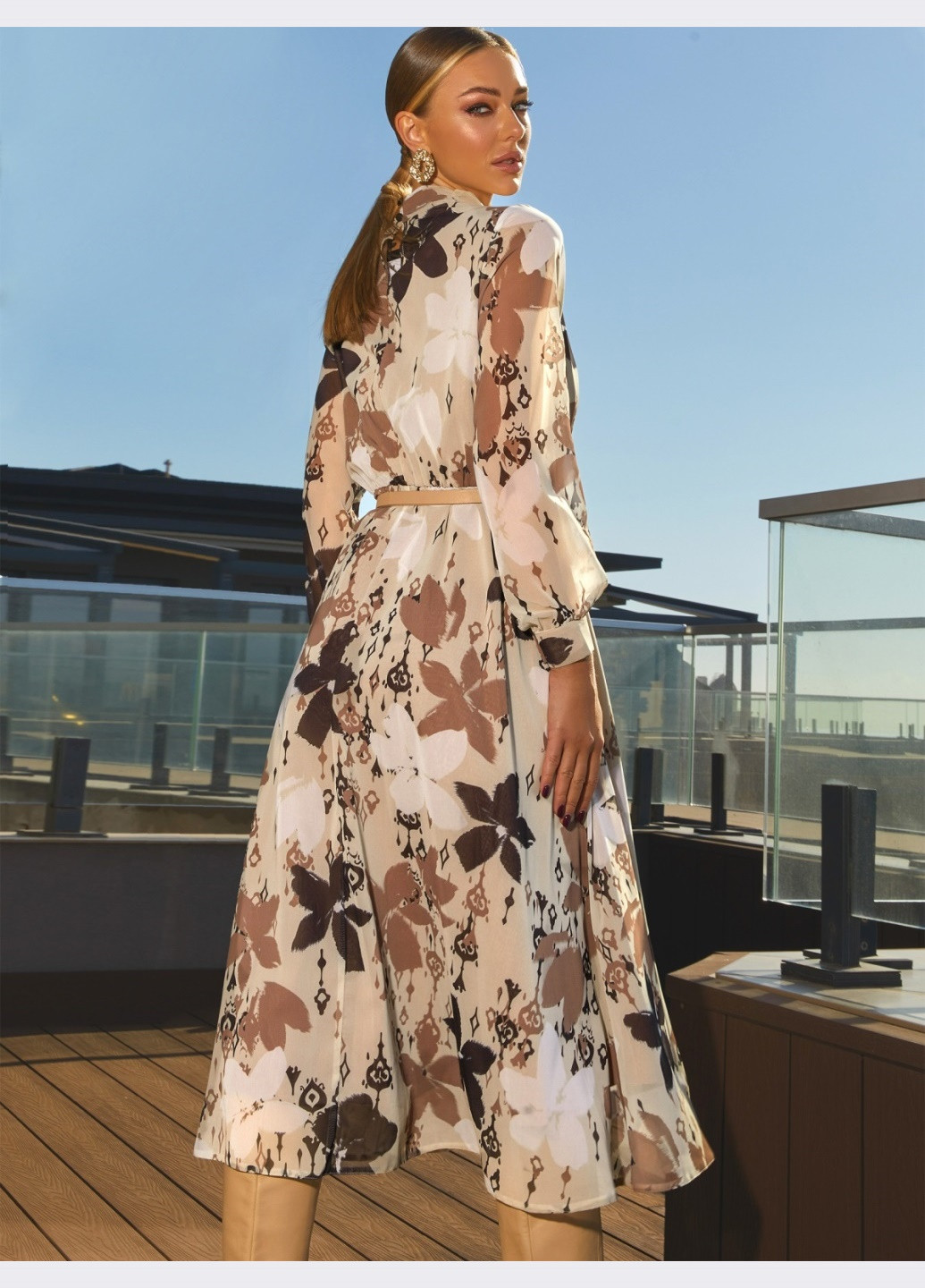 Бежева бежева сукня-кльош з квітковим принтом і коміром-стійкою Dressa