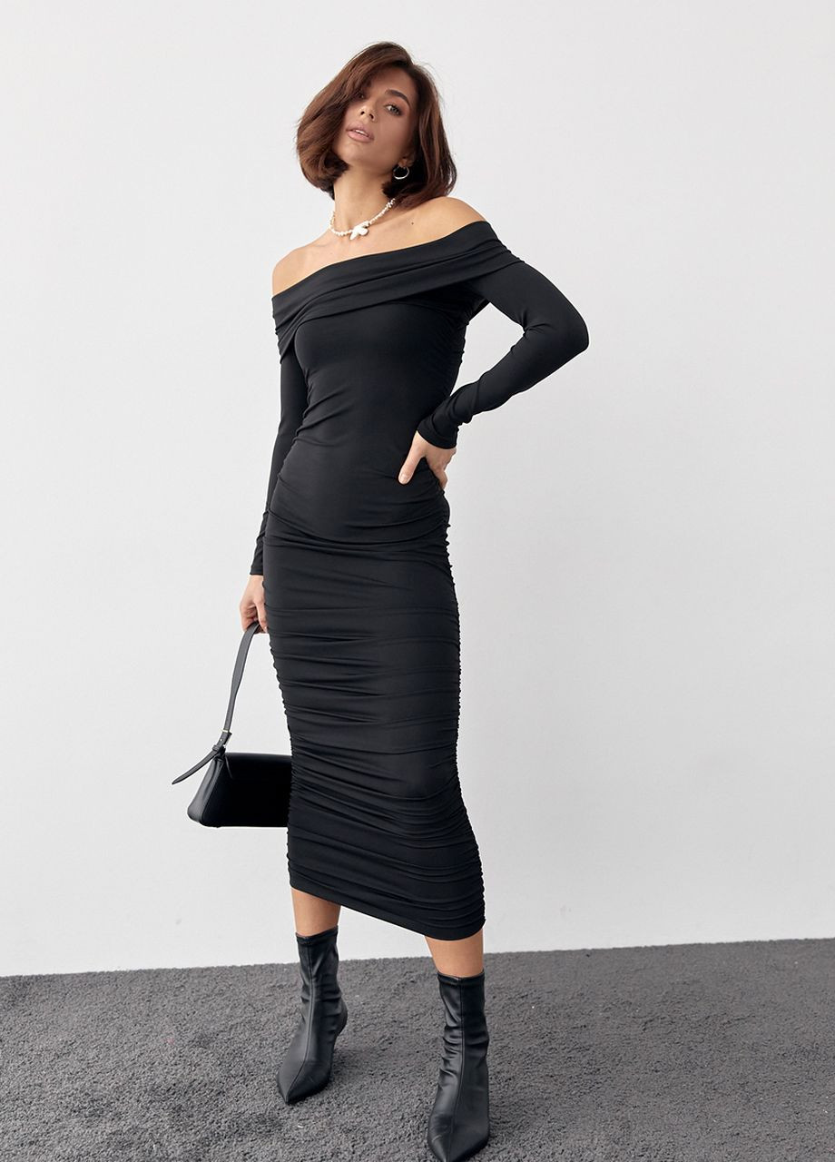 Чорна силуетна сукня з драпіруванням і відкритими плечима Lurex
