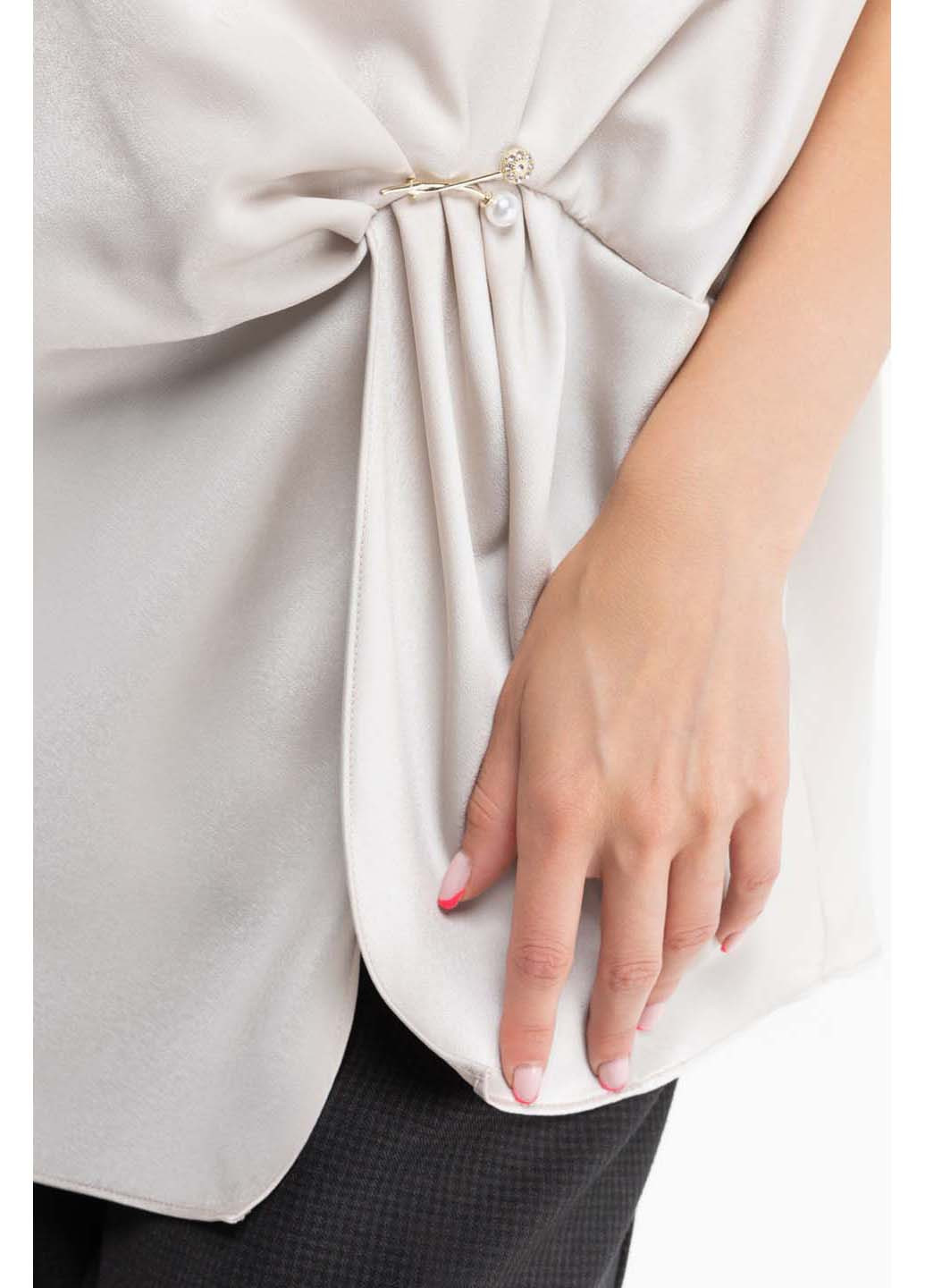 Бежевая блузка Esay