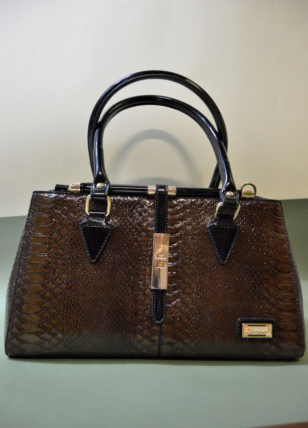 Сумка Elegant женская лаковая Коричневый (1147) No Brand (270207262)