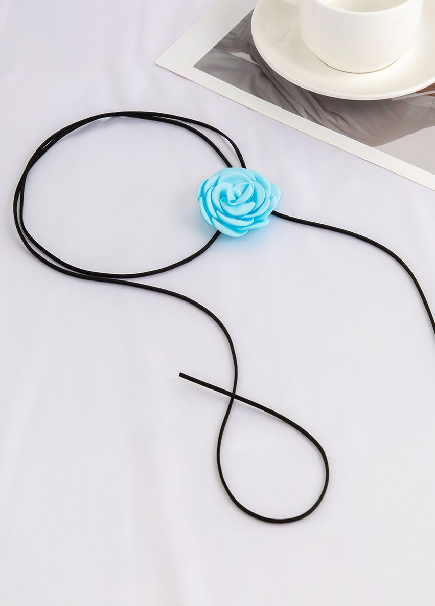 Чокер на шию Троянда блакитна з атласу на замшовому шнурку No Brand (270365615)