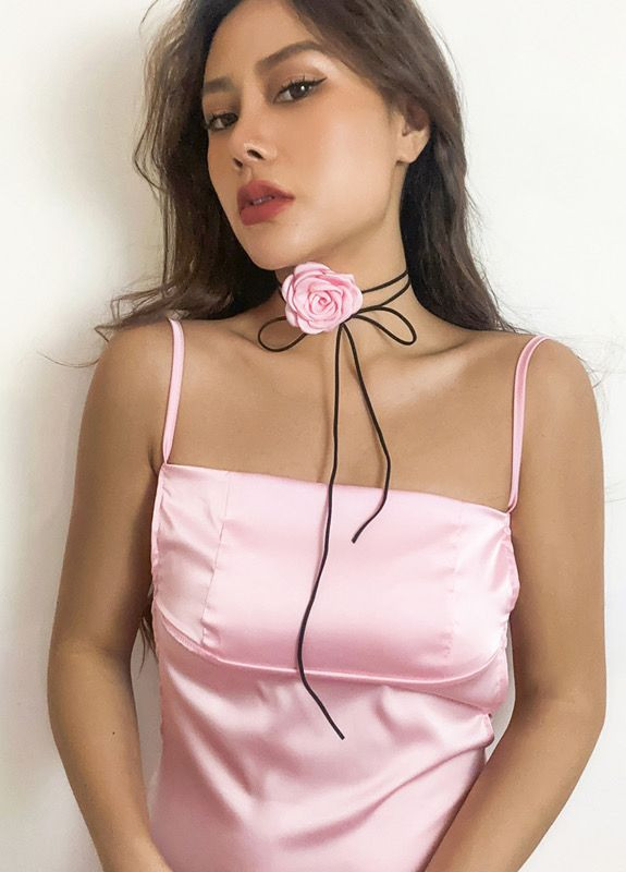 Чокер на шию Троянда рожева з атласу на замшовому шнурку No Brand (270365602)