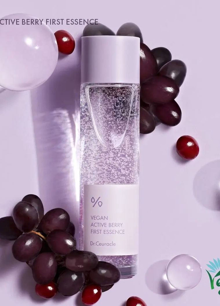 Стартова есенція з ресвератролом та екстрактом журавлини Vegan Active Berry First Essence, 150мл Dr.Ceuracle (270846071)