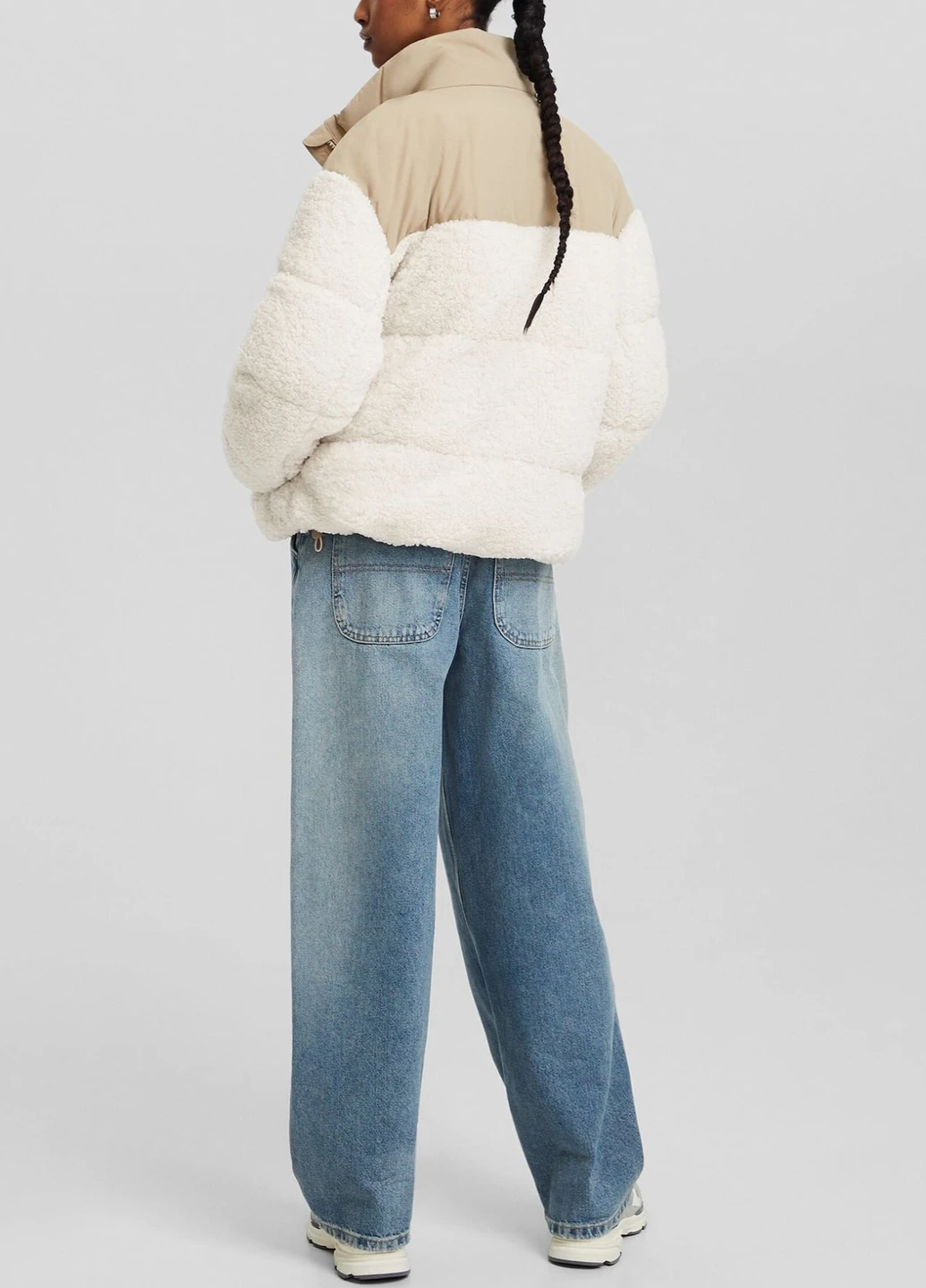 Бежевая демисезонная куртка Bershka