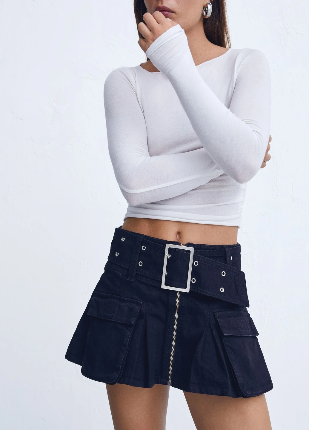 Темно-серая повседневная однотонная юбка Bershka