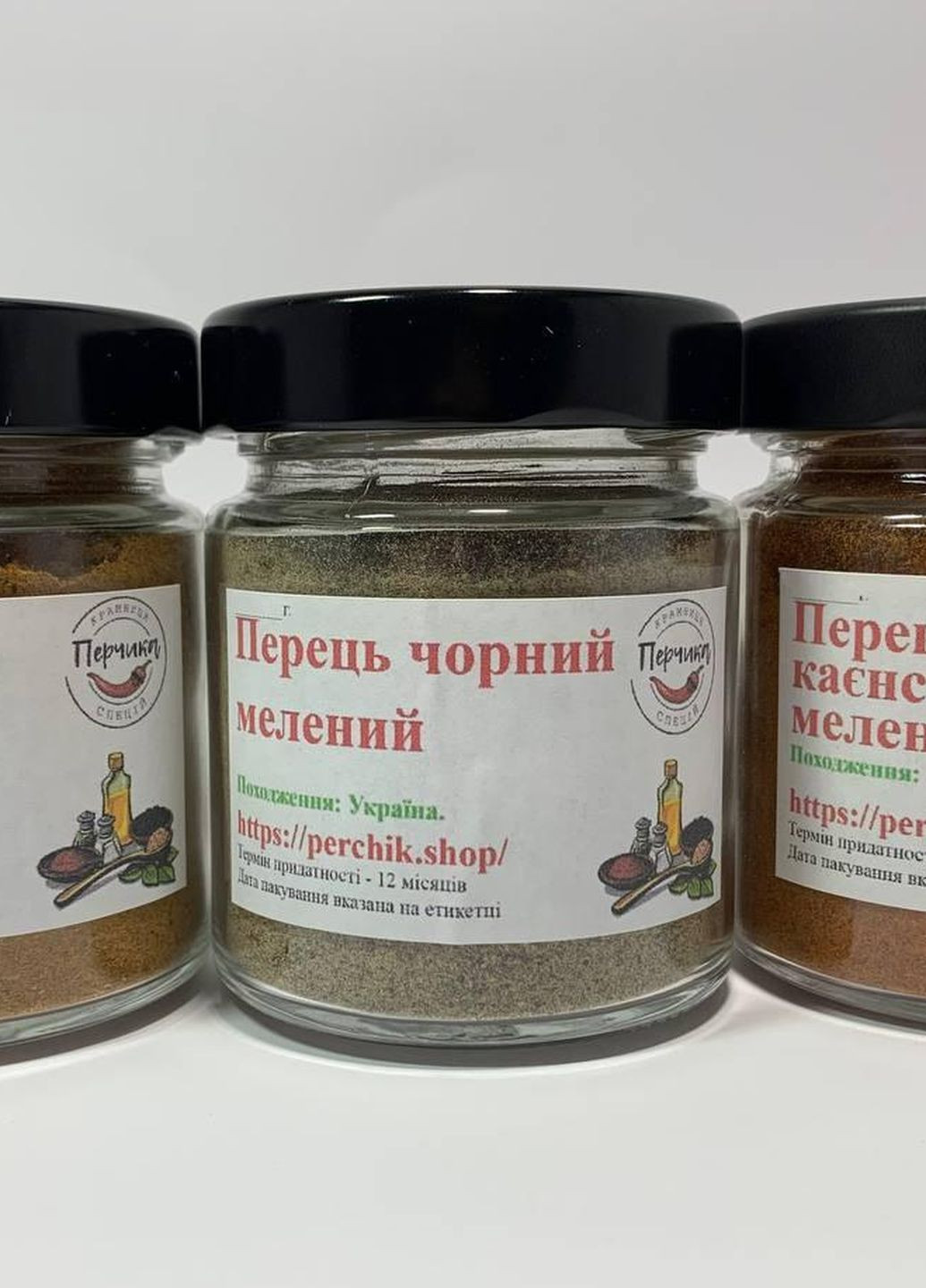 Набор острых перцев молотых 3 вида в стеклянных банках No Brand (271123847)