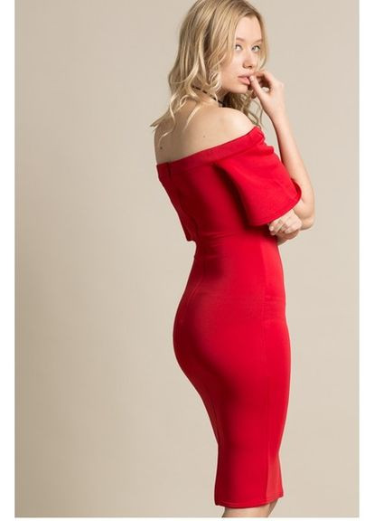 Червона сукня Missguided
