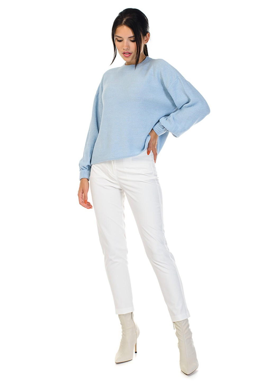 Голубой свободный и легкий женский свитер с эластанном SVTR