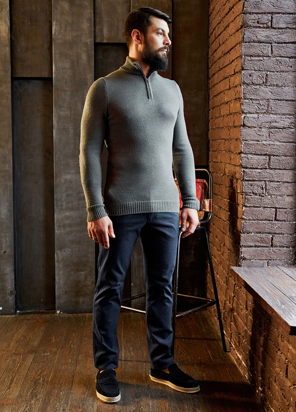 Серый мужской эластичный свитер на змейке SVTR
