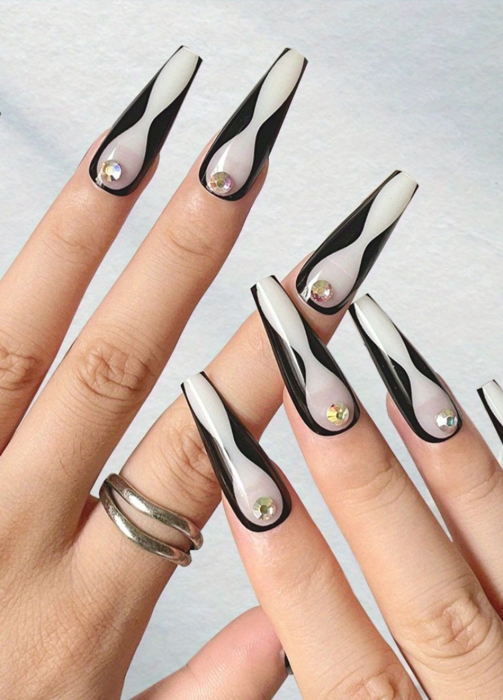 Накладные ногти со скотчем и пилочкой черно-белые 24 шт 099 Nails (271986088)
