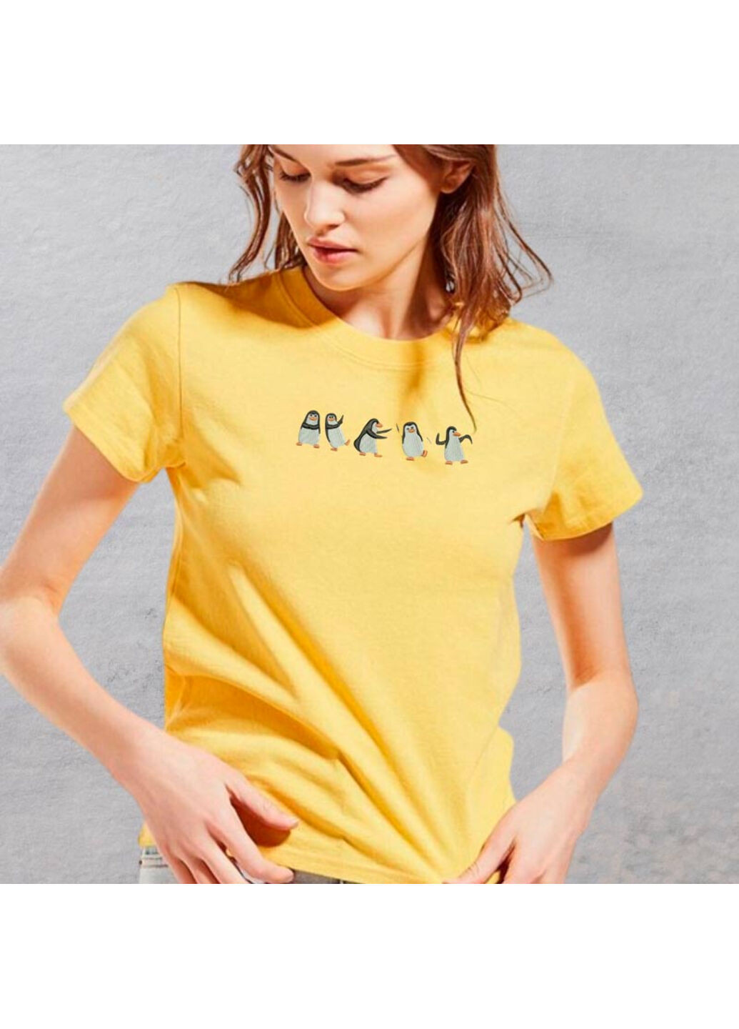 Желтая футболка с вышивкой пингвинов 02-4 женская желтый xl No Brand