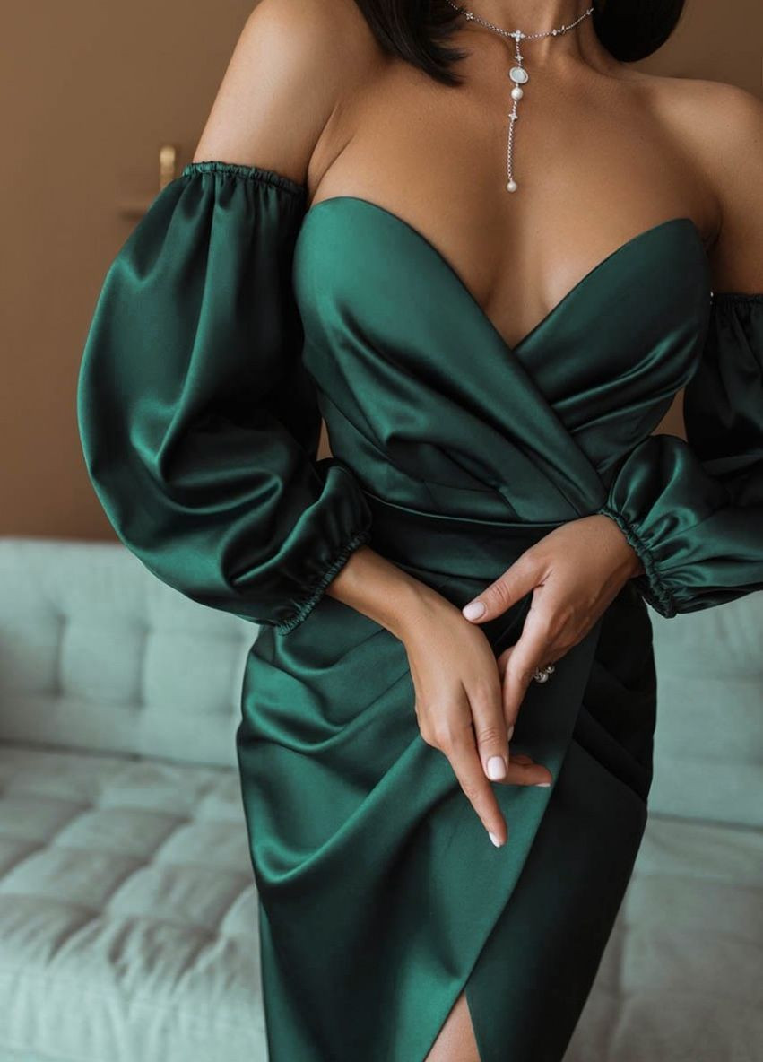 Зеленое вечернее платье футляр First Woman однотонное