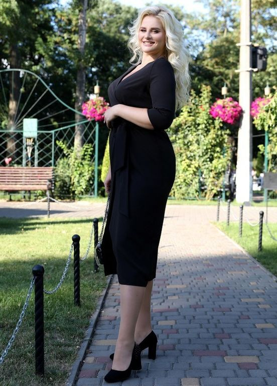 Чорна коктейльна плаття на запах FashionYouWant однотонна