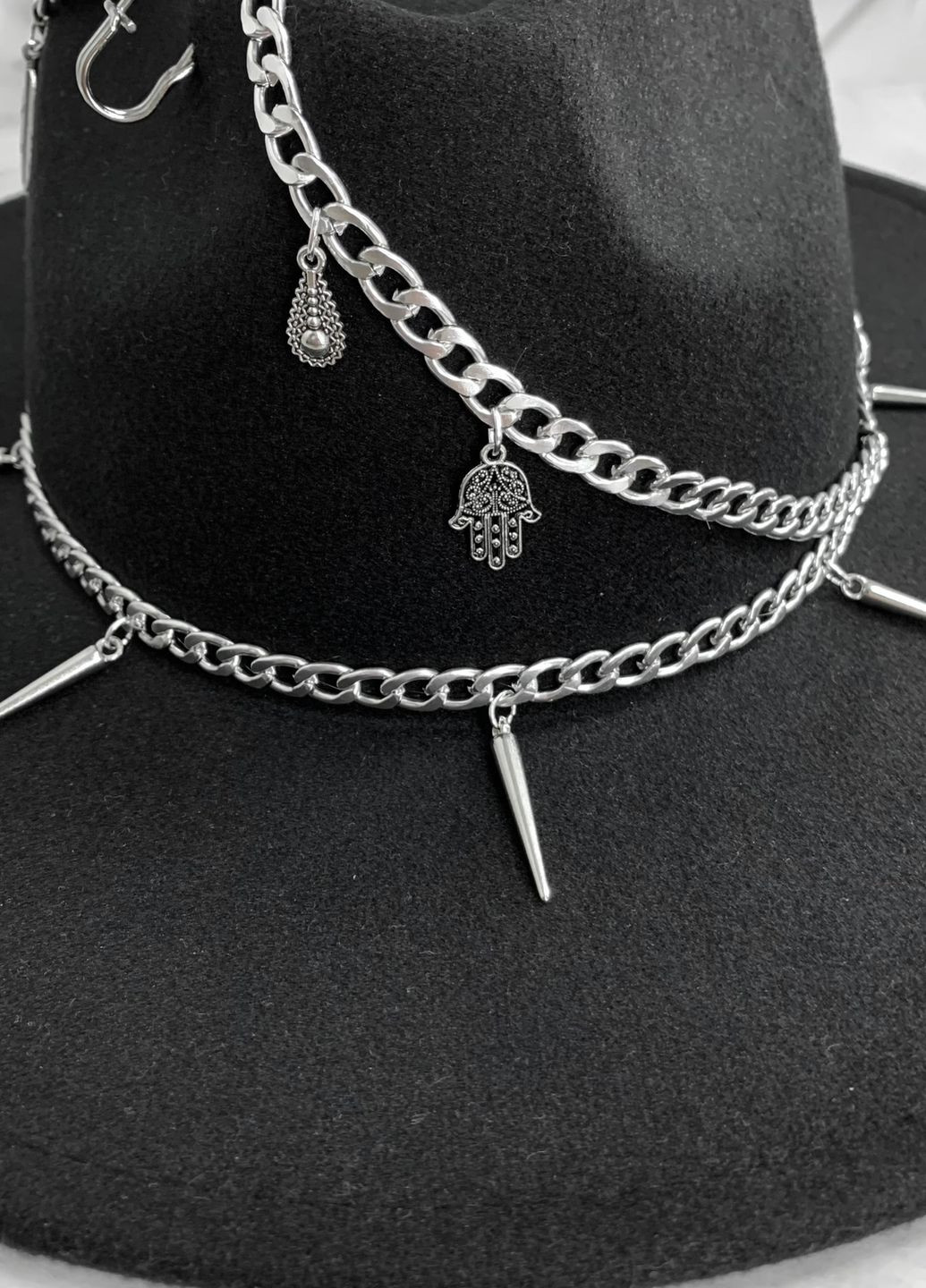 Шляпа Федора с декором по тулье с широкими полями 9,5 см PUNK черная No Brand (272821467)