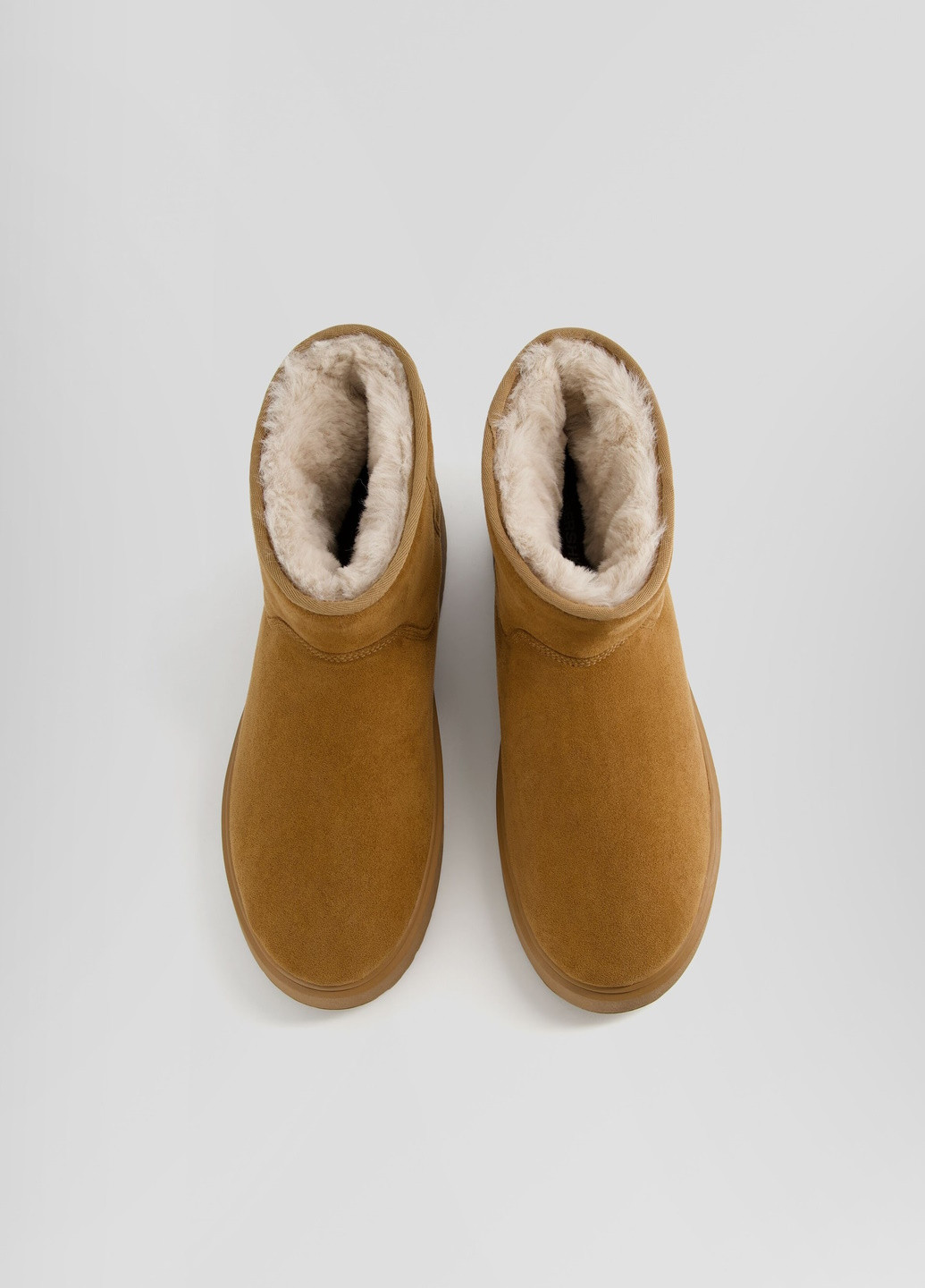 Бежевые зимние ботинки Bershka