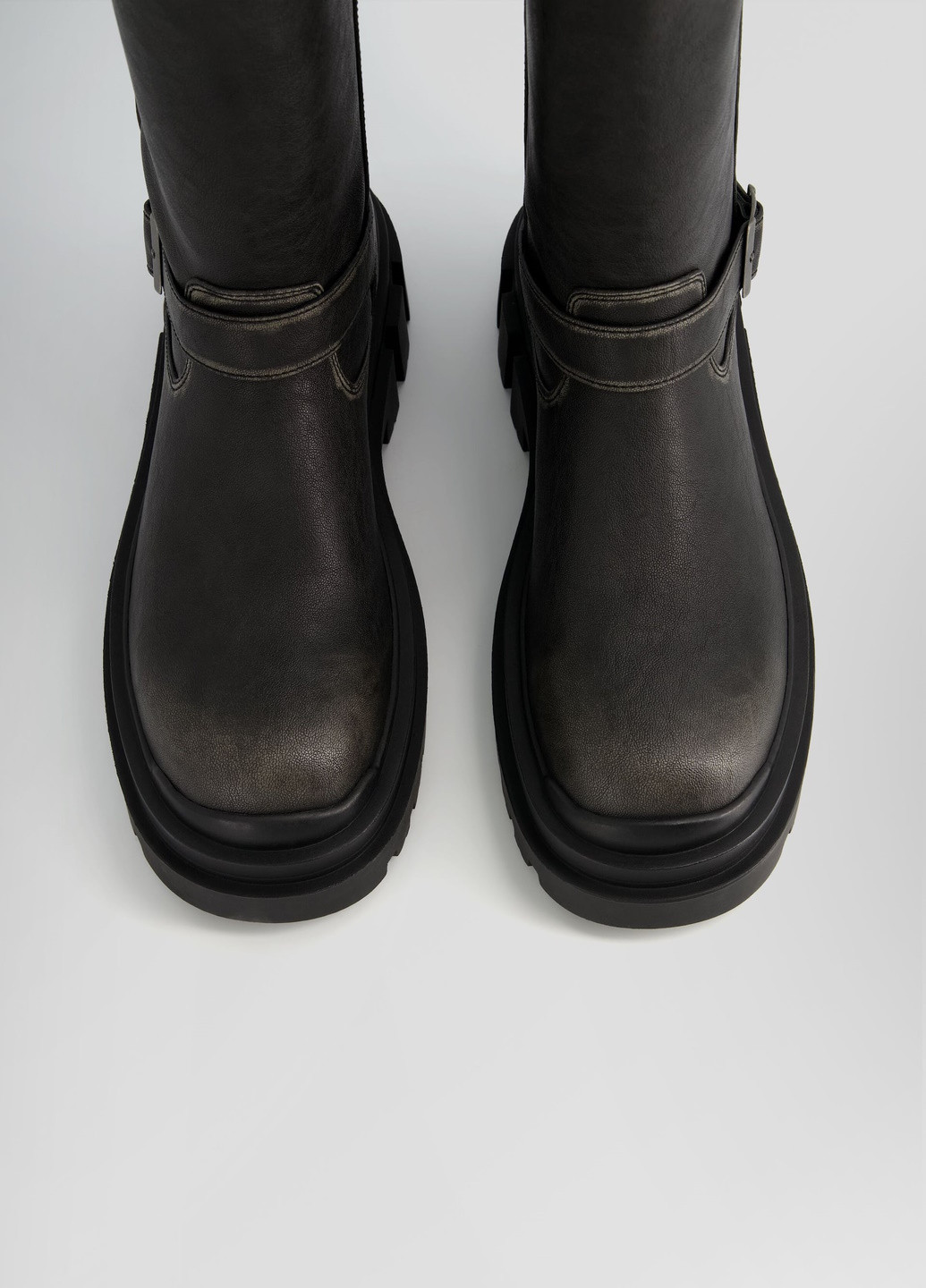 Черные осенние ботинки Bershka