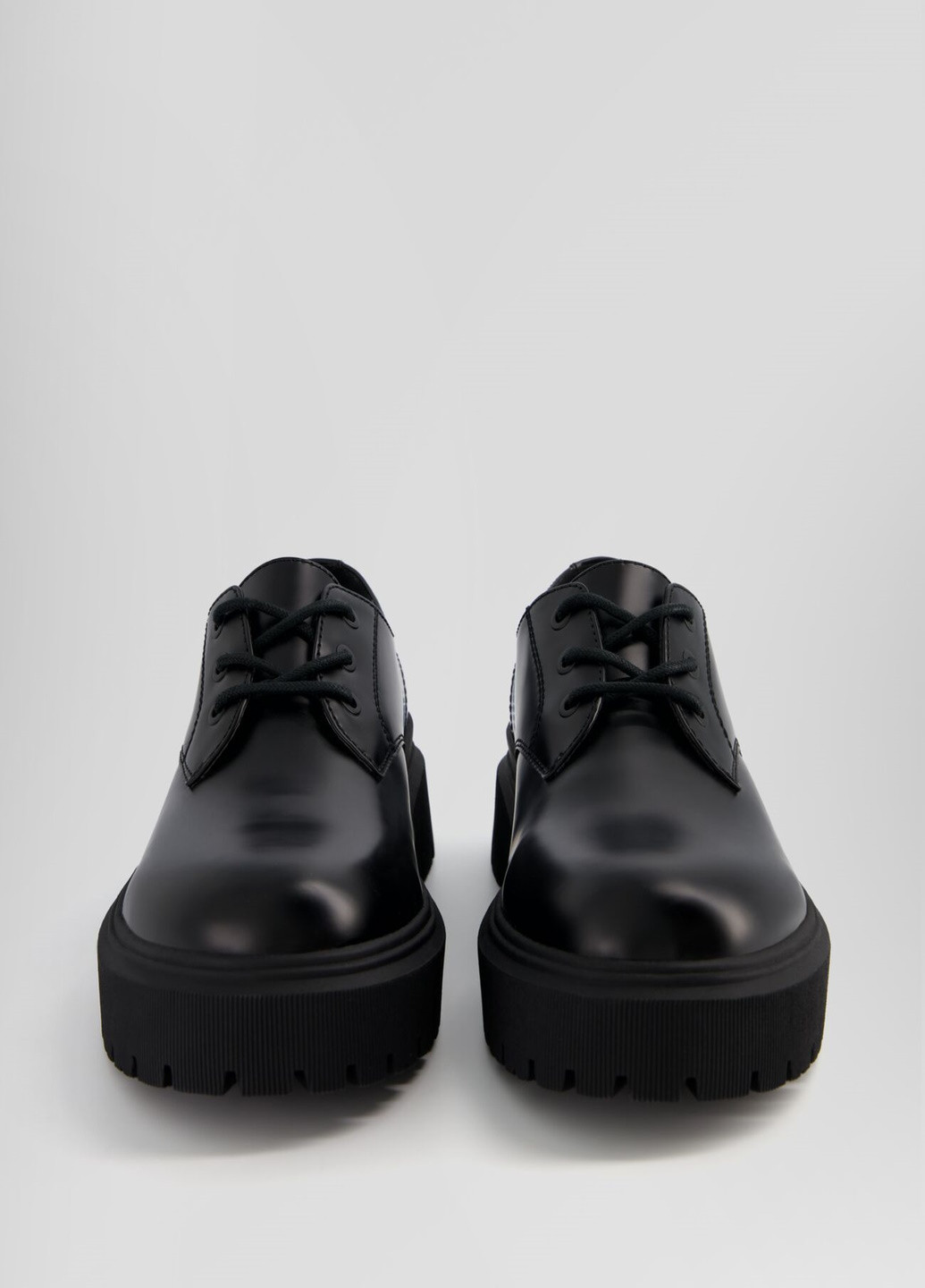 Черные классические туфли Bershka
