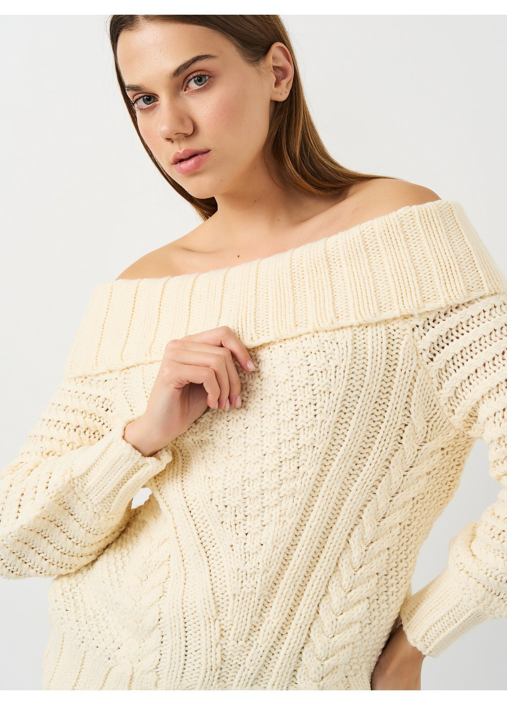 Молочный зимний свитер H&M