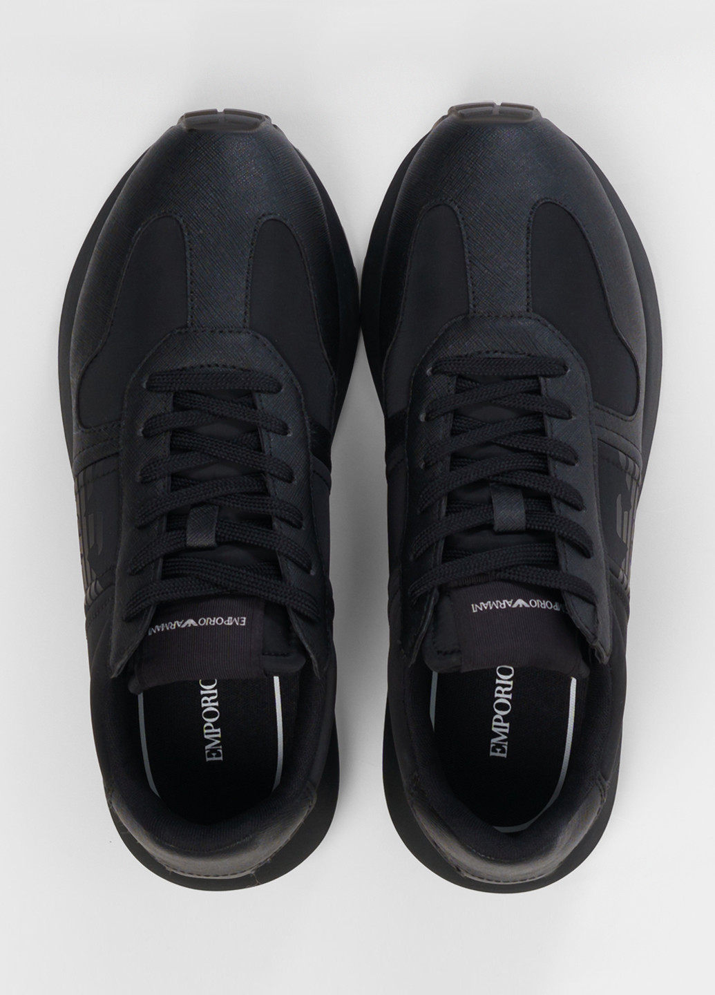 Черные всесезонные кроссовки Emporio Armani
