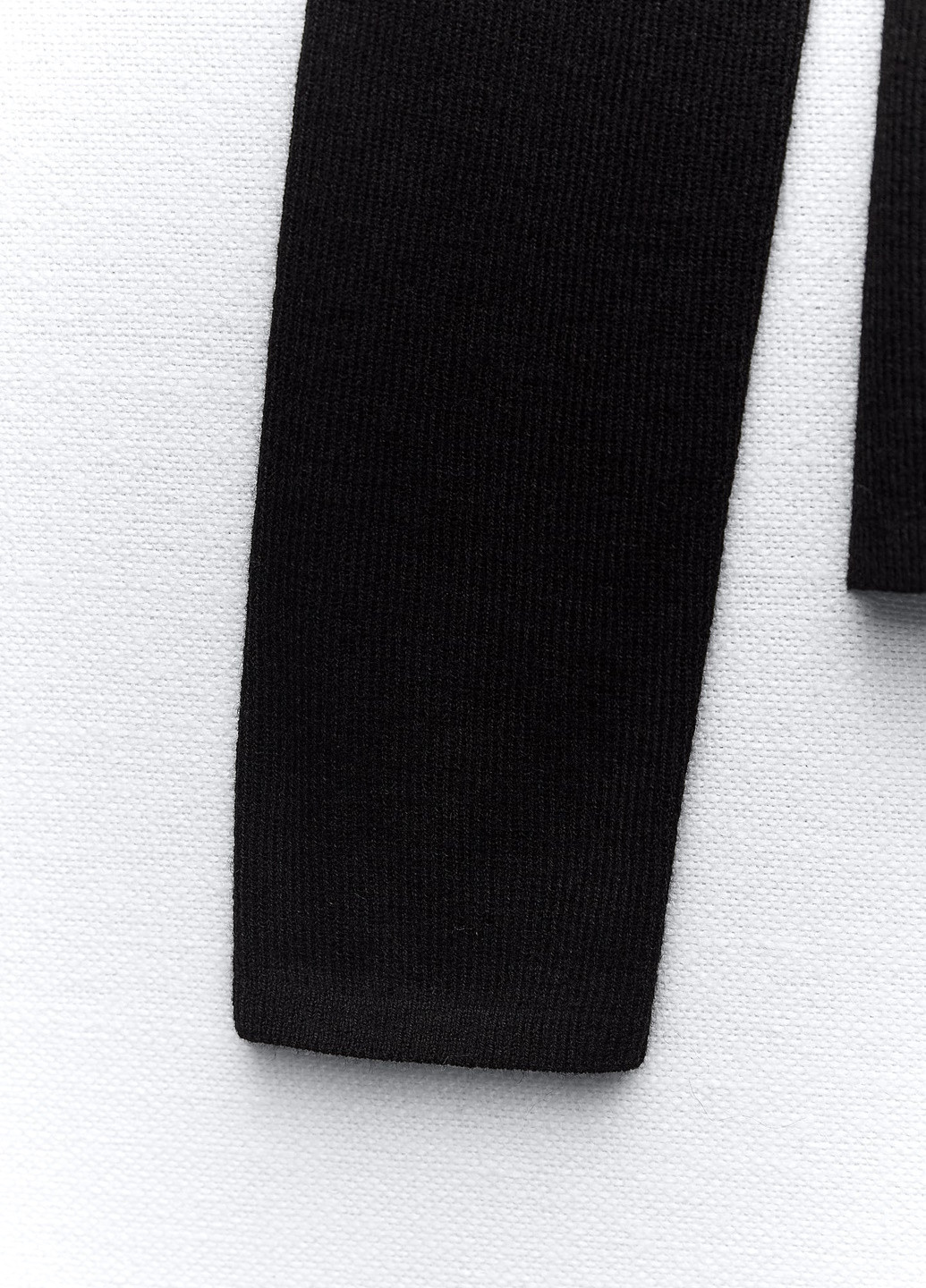 Черный демисезонный свитер Zara