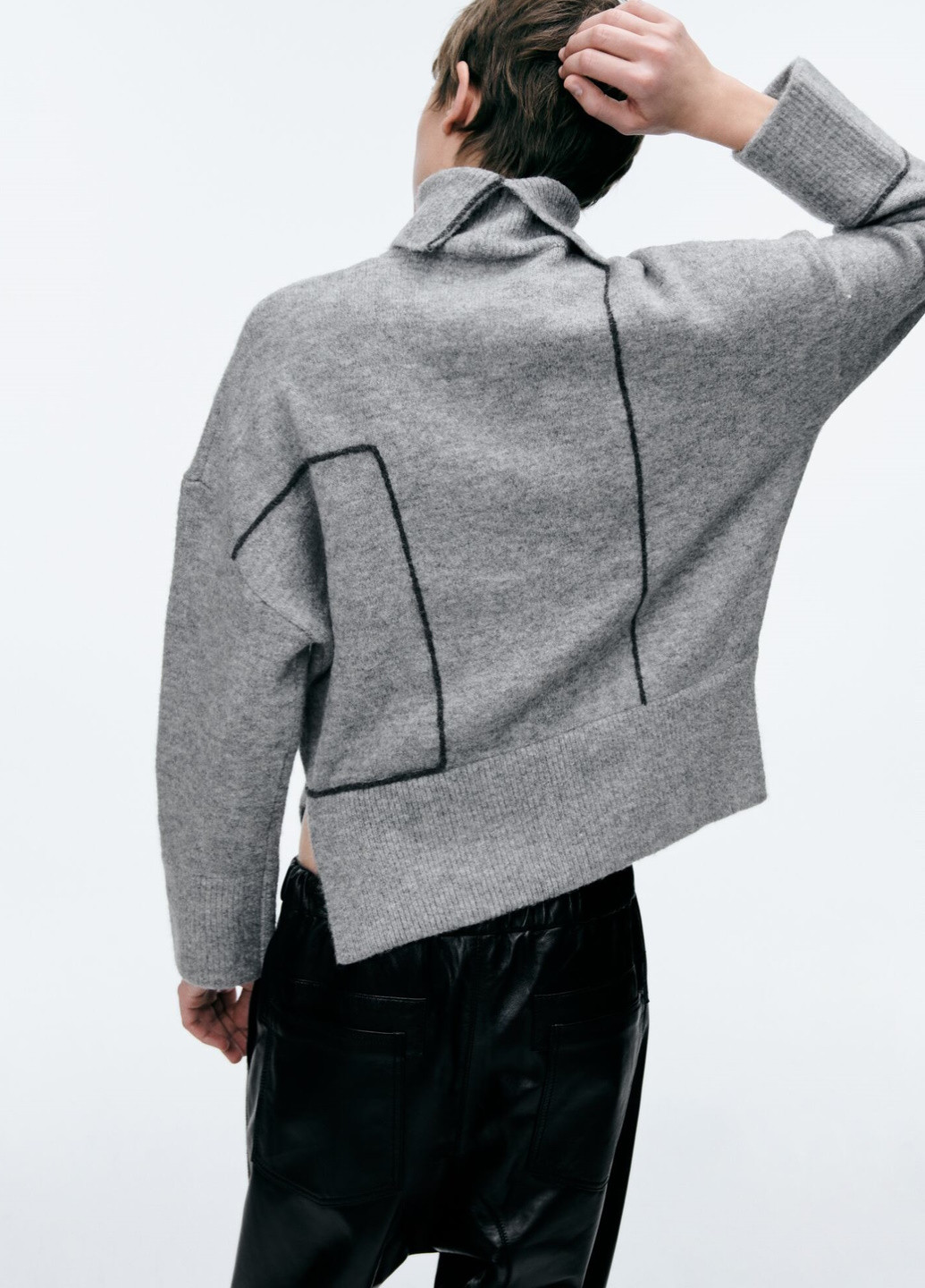 Серый демисезонный свитер Zara