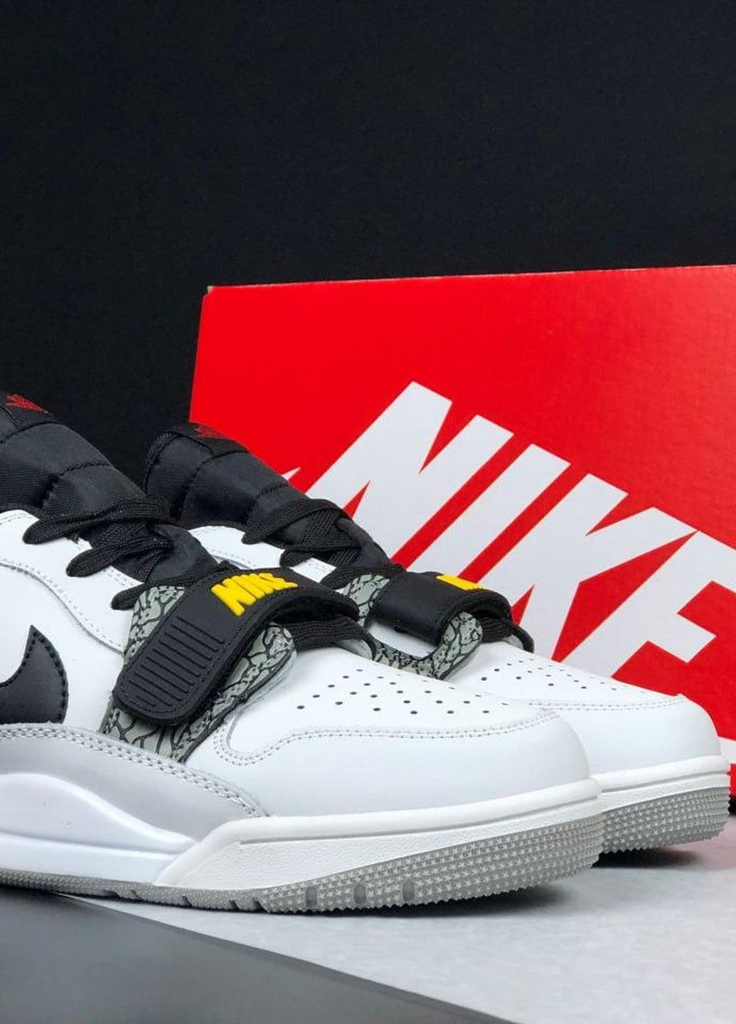 Белые демисезонные белые с черным\фиолетовым мужские кроссовки No Brand