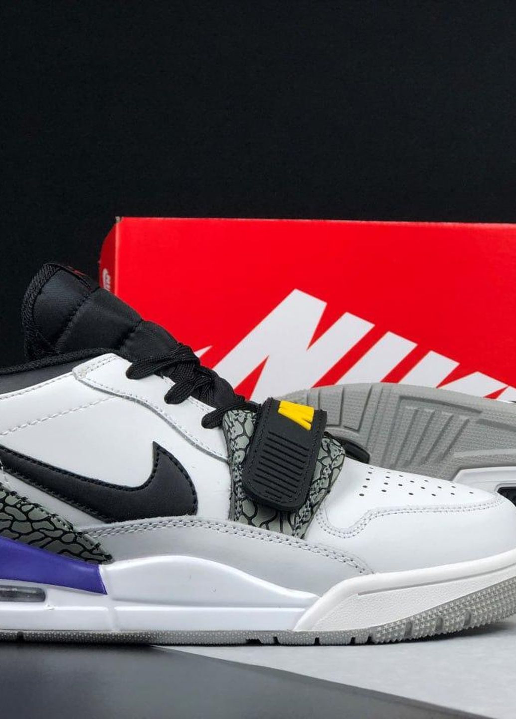 Белые демисезонные белые с черным\фиолетовым мужские кроссовки No Brand