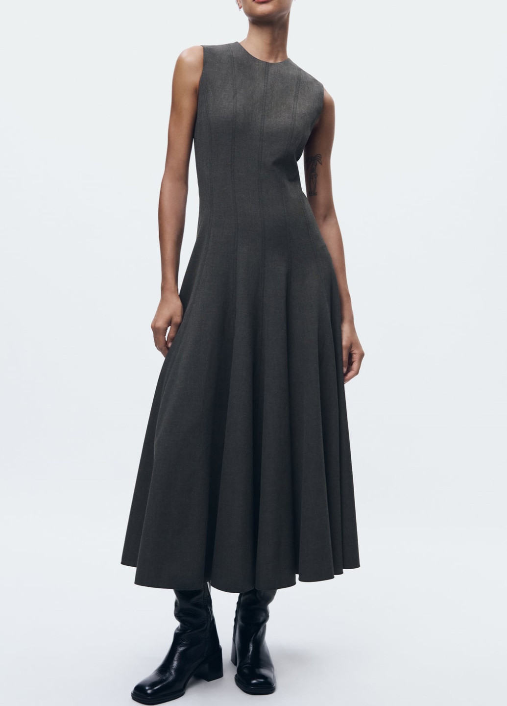Темно-серое деловое платье Zara в полоску