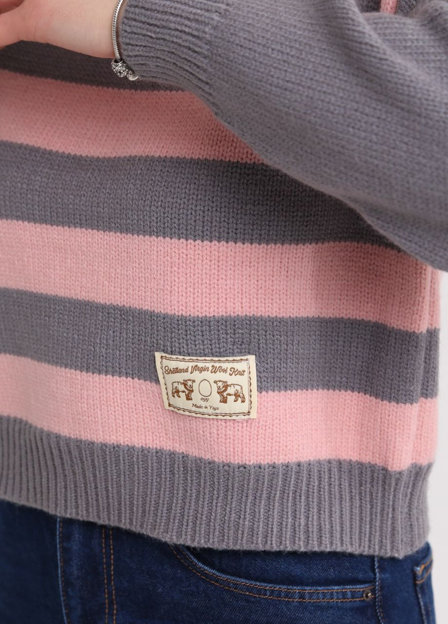 Розовый зимний свитер женский розовый с серым укороченным в полоску джемпер JEANSclub Пряма
