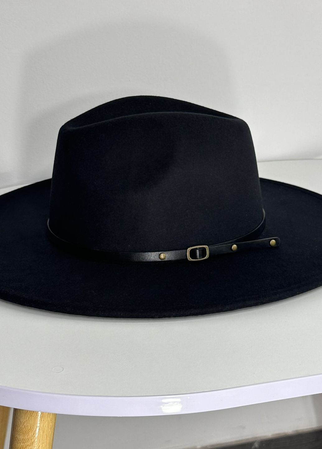 Шляпа Федора с широкими полями 9,5 см и ремешком CLASSIC черная No Brand (275334211)