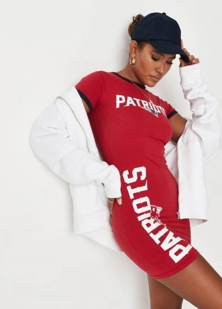 Червона сукня Missguided