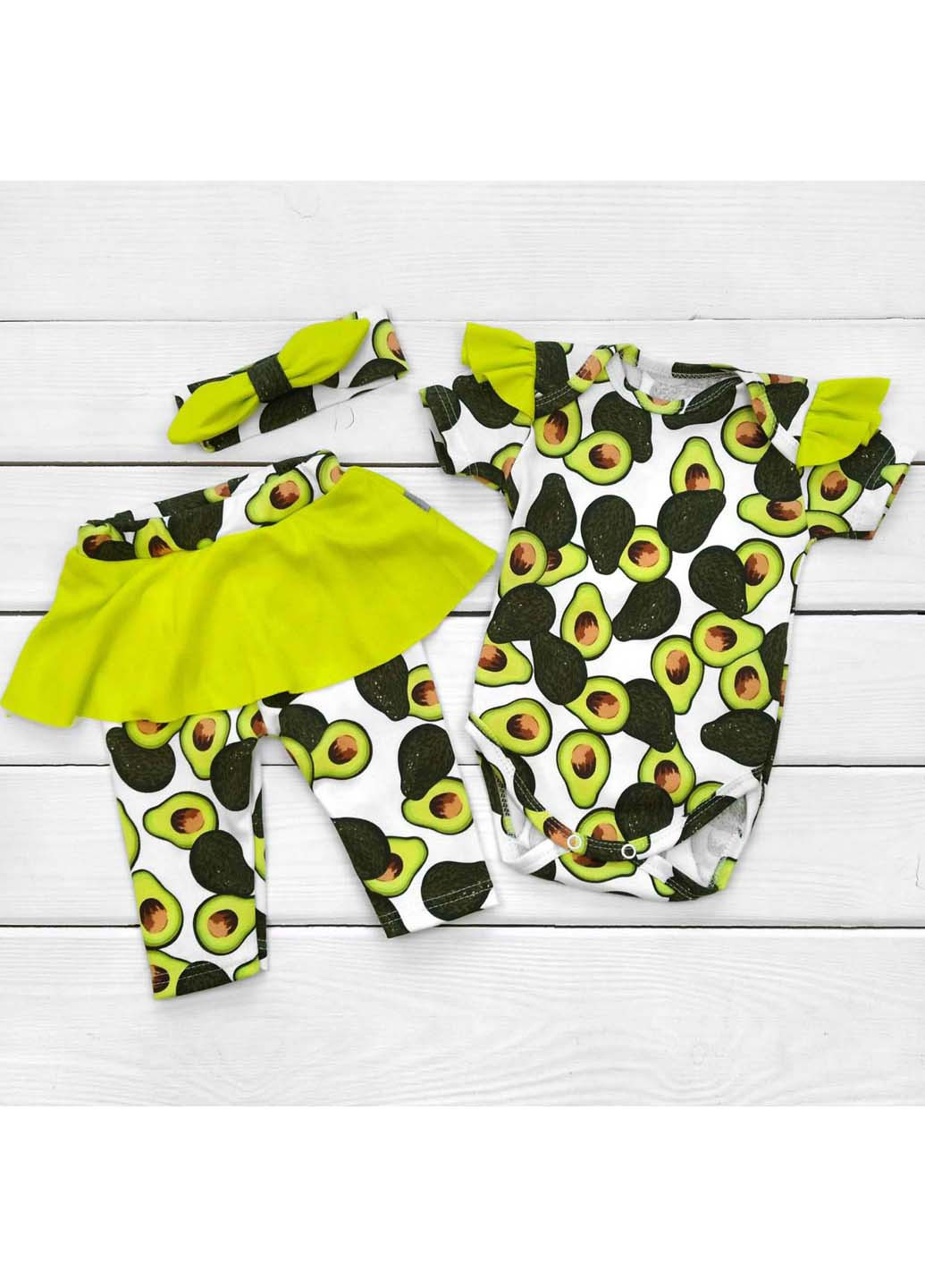 Зелений комплект для новонародженої дівчинки авокадо Dexters