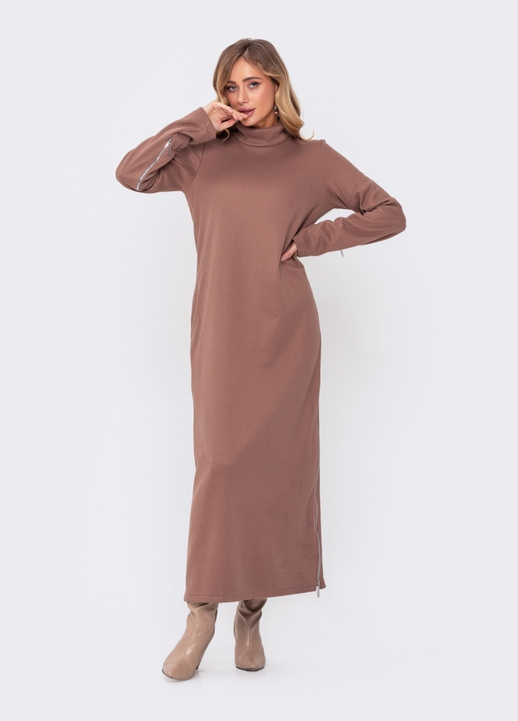 Бежевое длинное платье бежевого цвета с молниями по бокам Dressa
