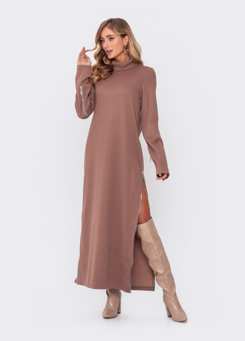Бежевое длинное платье бежевого цвета с молниями по бокам Dressa