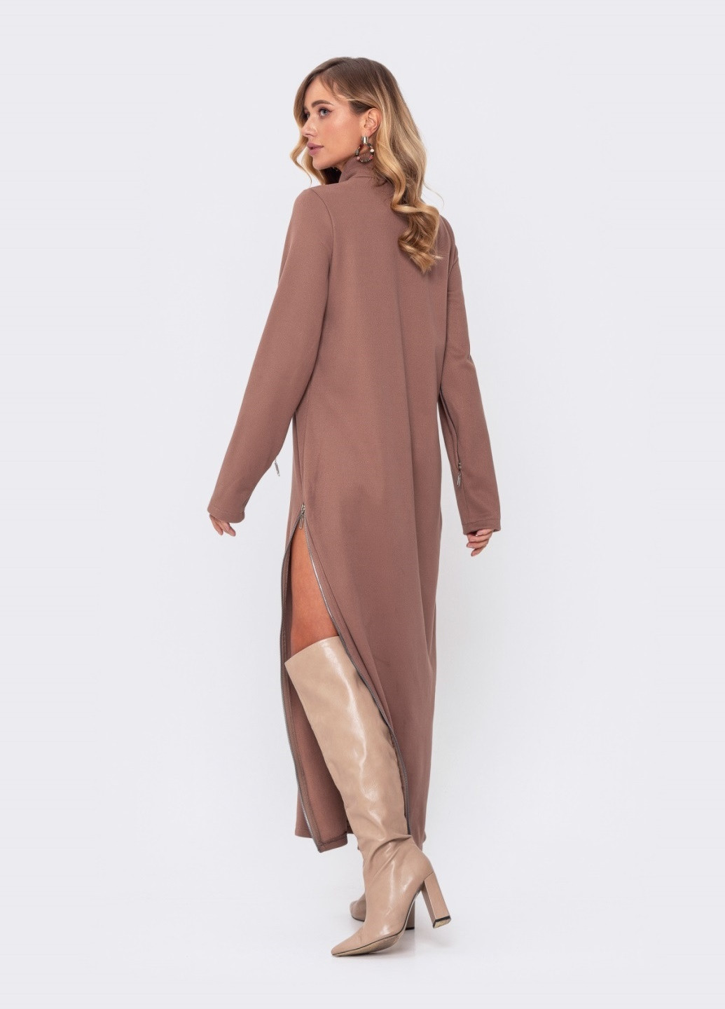 Бежевое длинное платье бежевого цвета с молниями по бокам Dressa