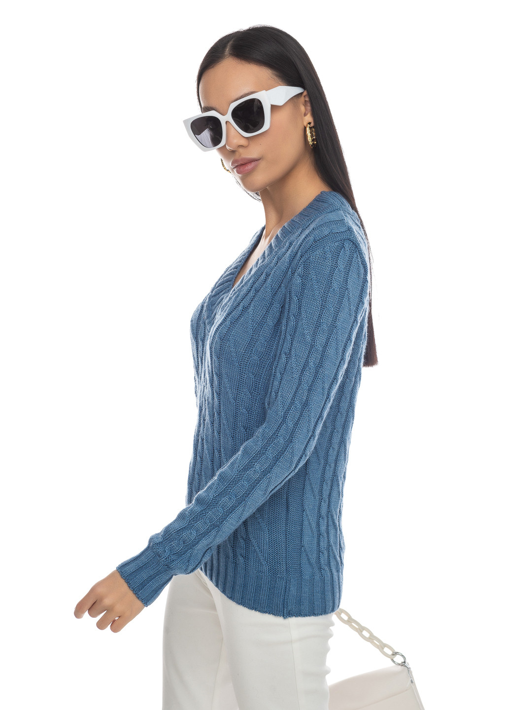 Сіро-голубий светр з v-подібним коміром SVTR