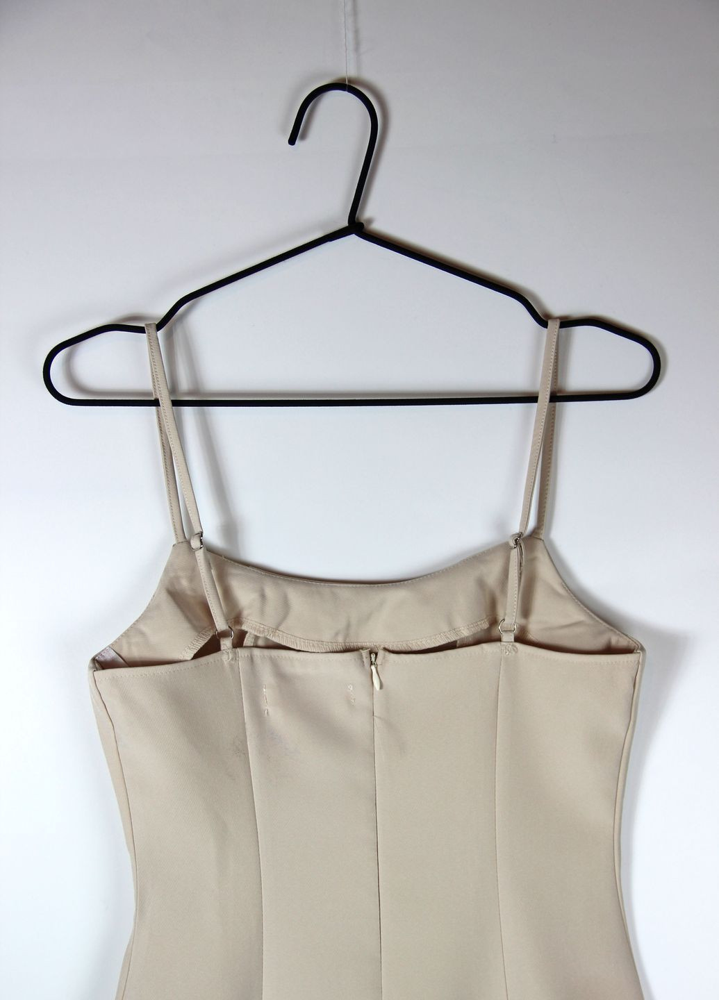 Бежева сукня Missguided