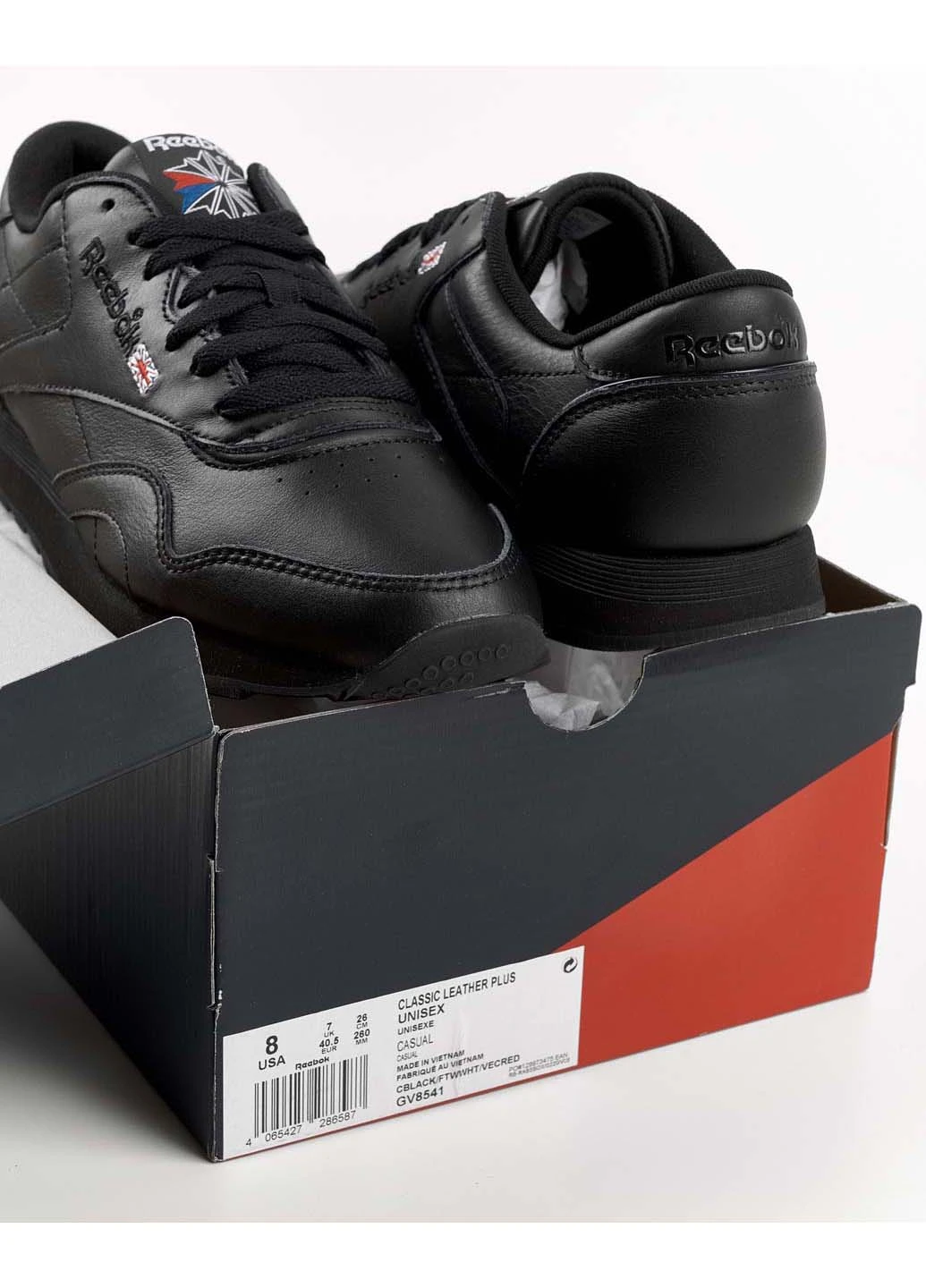 Чорні чоловічі кросівки classic leather plus gv8541 демісезон Reebok